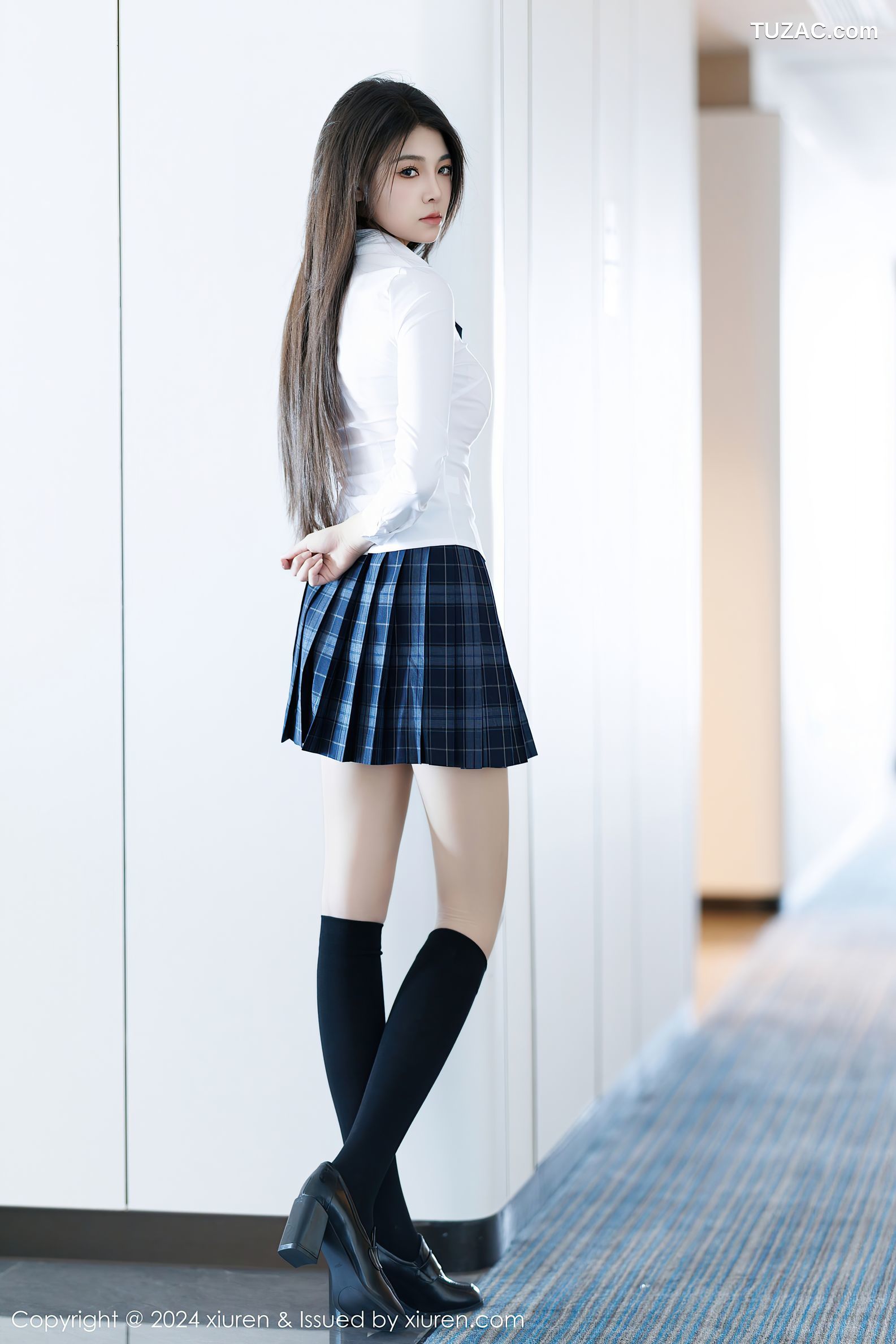 XiuRen秀人网-9682-初梦瑶-校园少女白衬衫格子短裙-2024.12.30