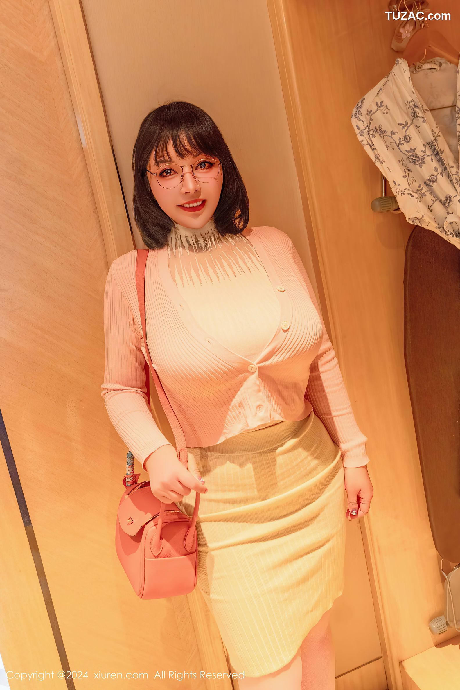 XiuRen秀人网-9685-油田溪溪-针织衫肥臀爆乳豹纹内衣-2024.12.31