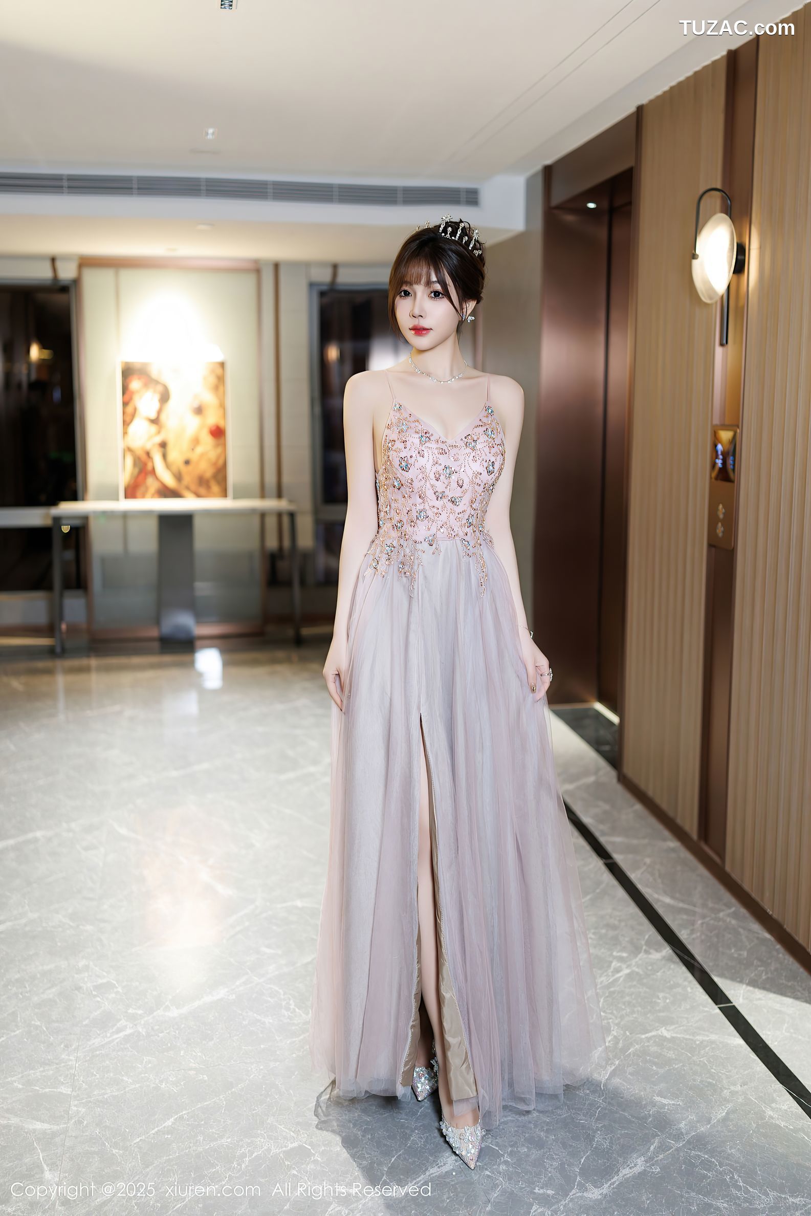 XiuRen秀人网-9699-徐莉芝Booty-吊带礼服裙白色内衣-2025.01.02