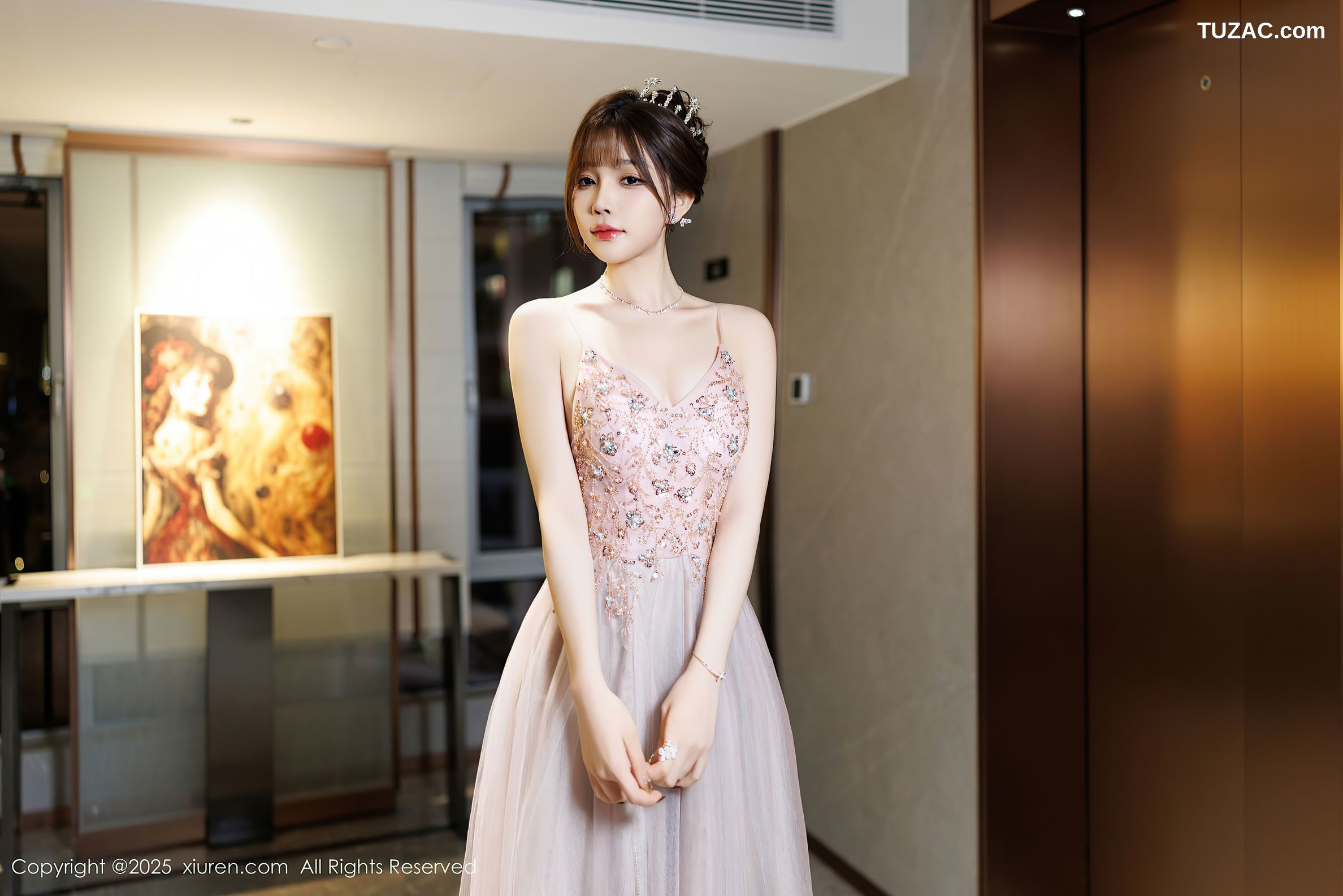 XiuRen秀人网-9699-徐莉芝Booty-吊带礼服裙白色内衣-2025.01.02