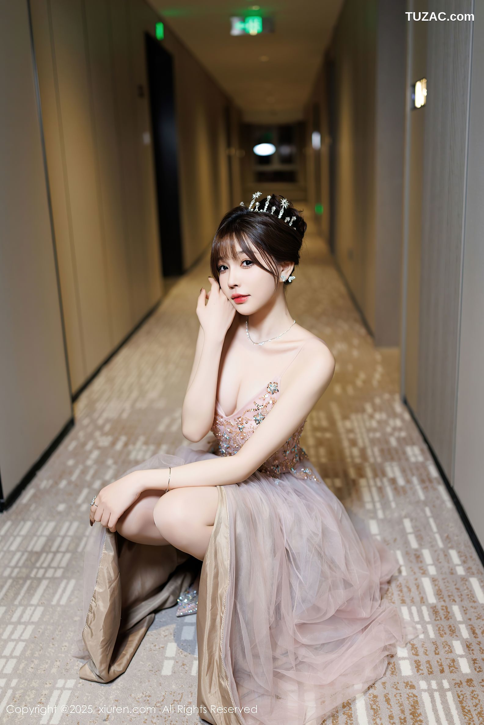 XiuRen秀人网-9699-徐莉芝Booty-吊带礼服裙白色内衣-2025.01.02