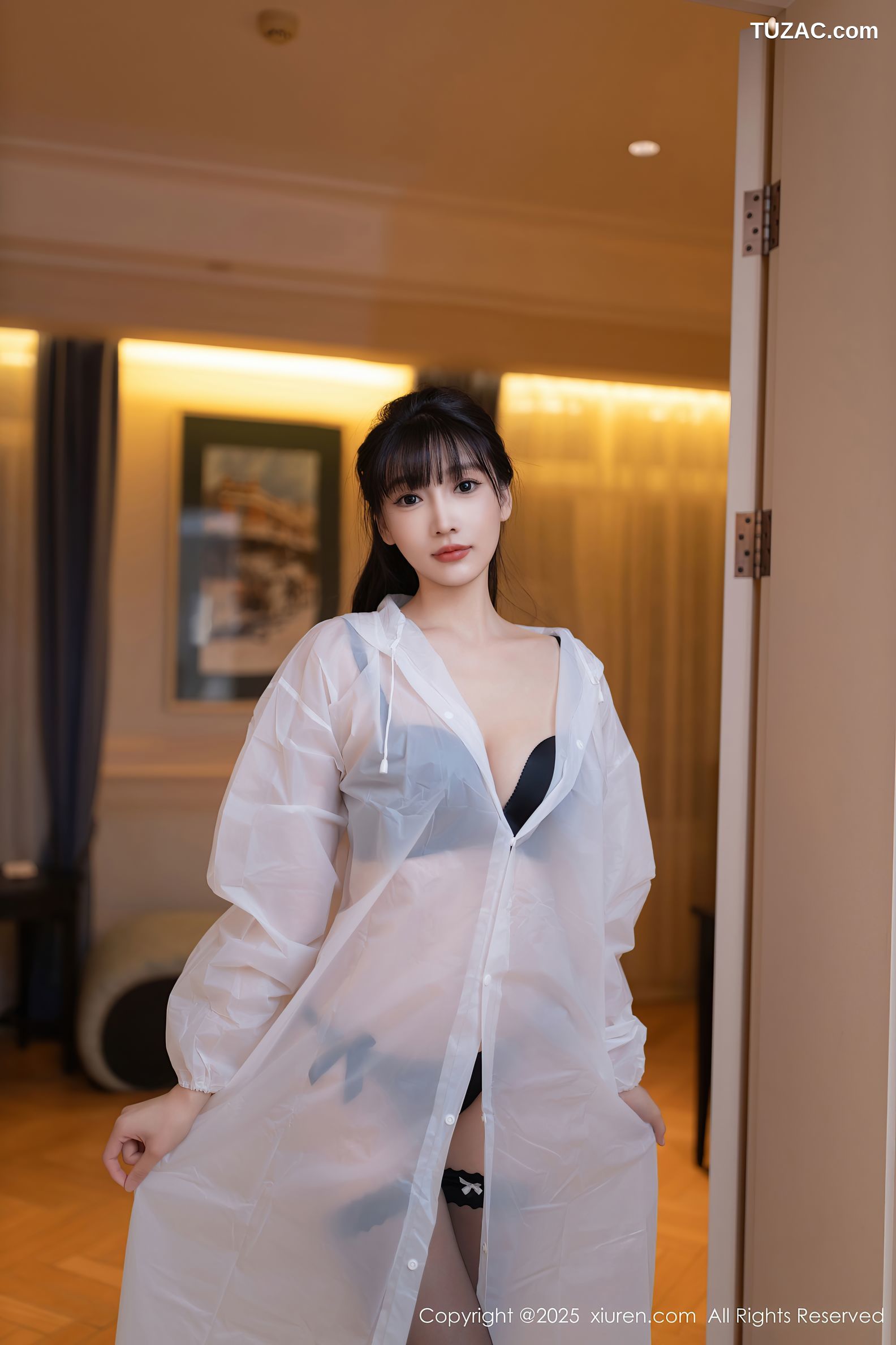 XiuRen秀人网-9700-陆萱萱-轻透白雨衣黑色内衣吊带袜-2025.01.02
