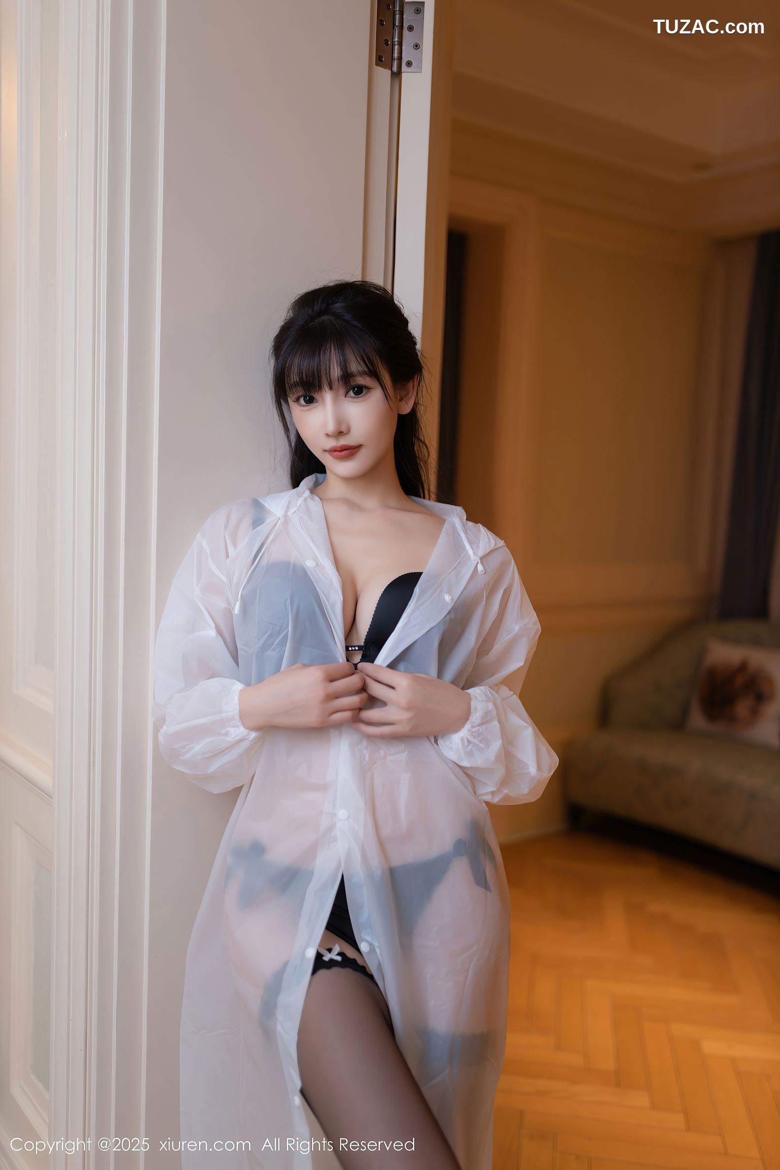 XiuRen秀人网-9700-陆萱萱-轻透白雨衣黑色内衣吊带袜-2025.01.02