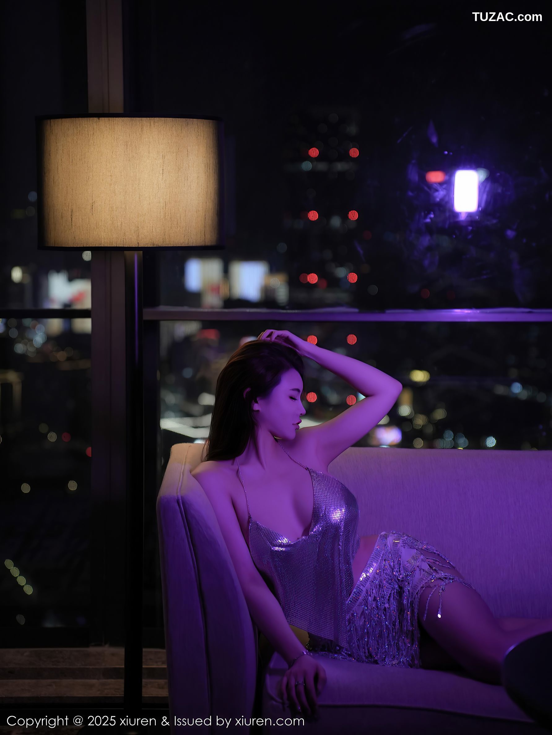 XiuRen秀人网-9703-甜妮-银色亮片吊带短裙爆乳-2025.01.03