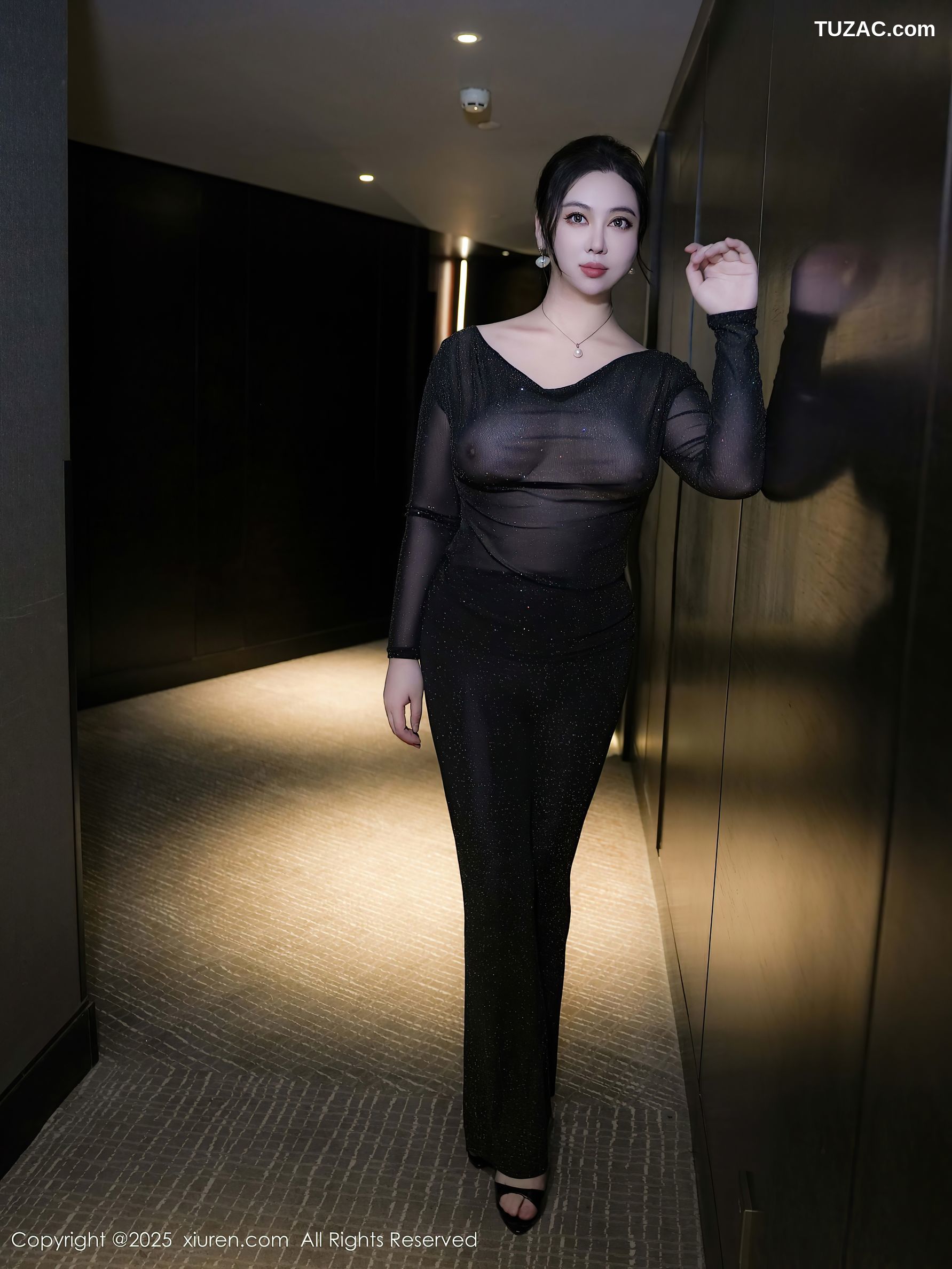 XiuRen秀人网-9725-风景尤美-熟女黑衣爆乳诱惑-2025.01.08