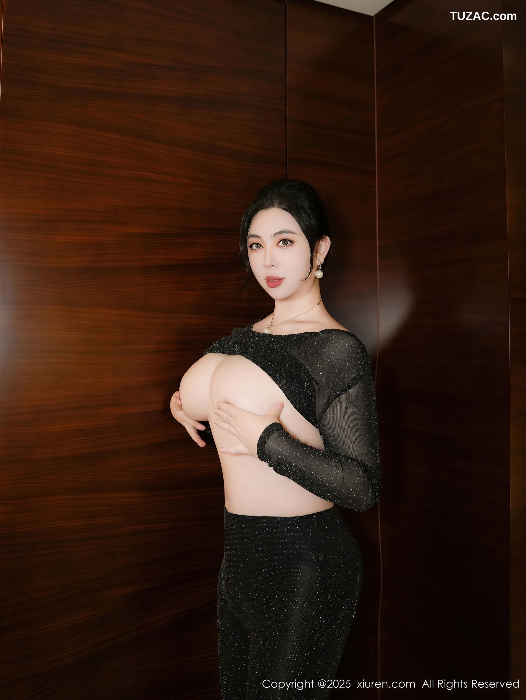 XiuRen秀人网-9725-风景尤美-熟女黑衣爆乳诱惑-2025.01.08