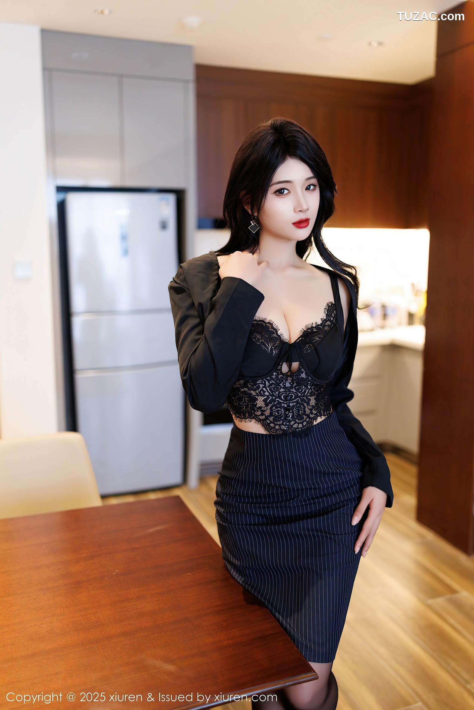 XiuRen秀人网-9728-南乔-黑短裙黑蕾丝内衣-红色比基尼-2025.01.08