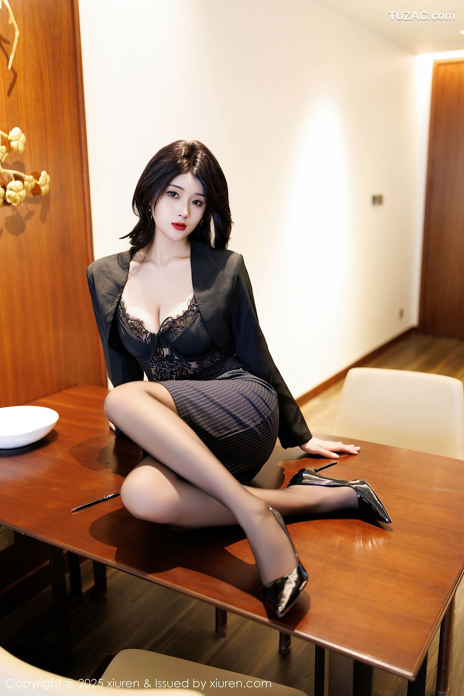 XiuRen秀人网-9728-南乔-黑短裙黑蕾丝内衣-红色比基尼-2025.01.08