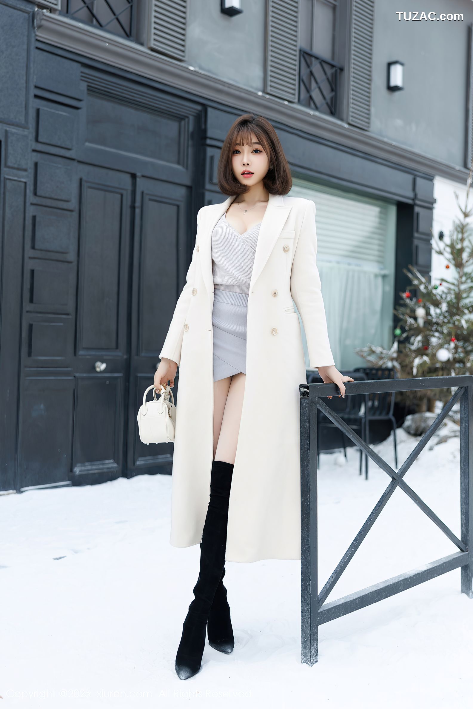 XiuRen秀人网-9734-徐莉芝Booty-雪地白大衣黑蕾丝内衣-2025.01.09