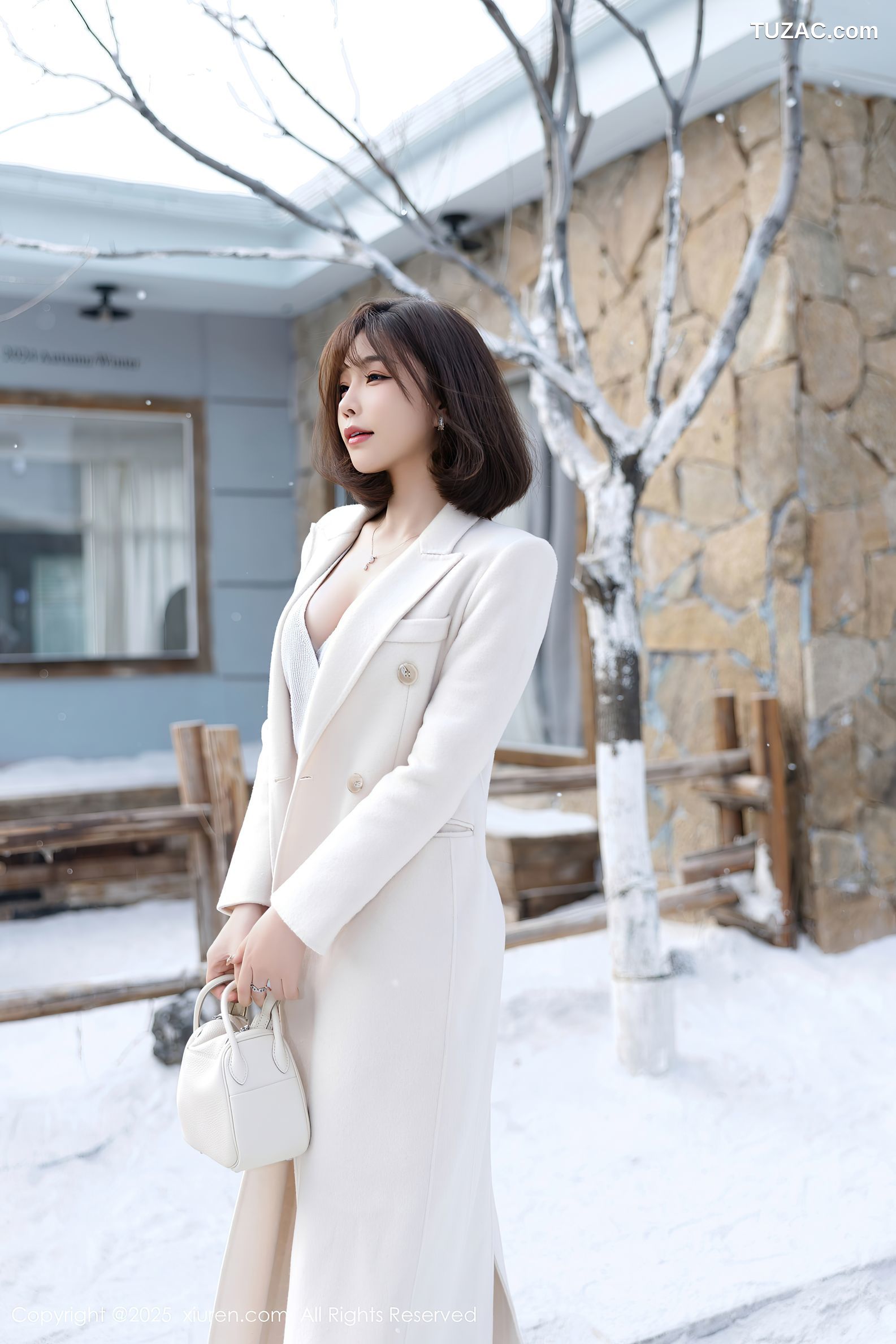 XiuRen秀人网-9734-徐莉芝Booty-雪地白大衣黑蕾丝内衣-2025.01.09