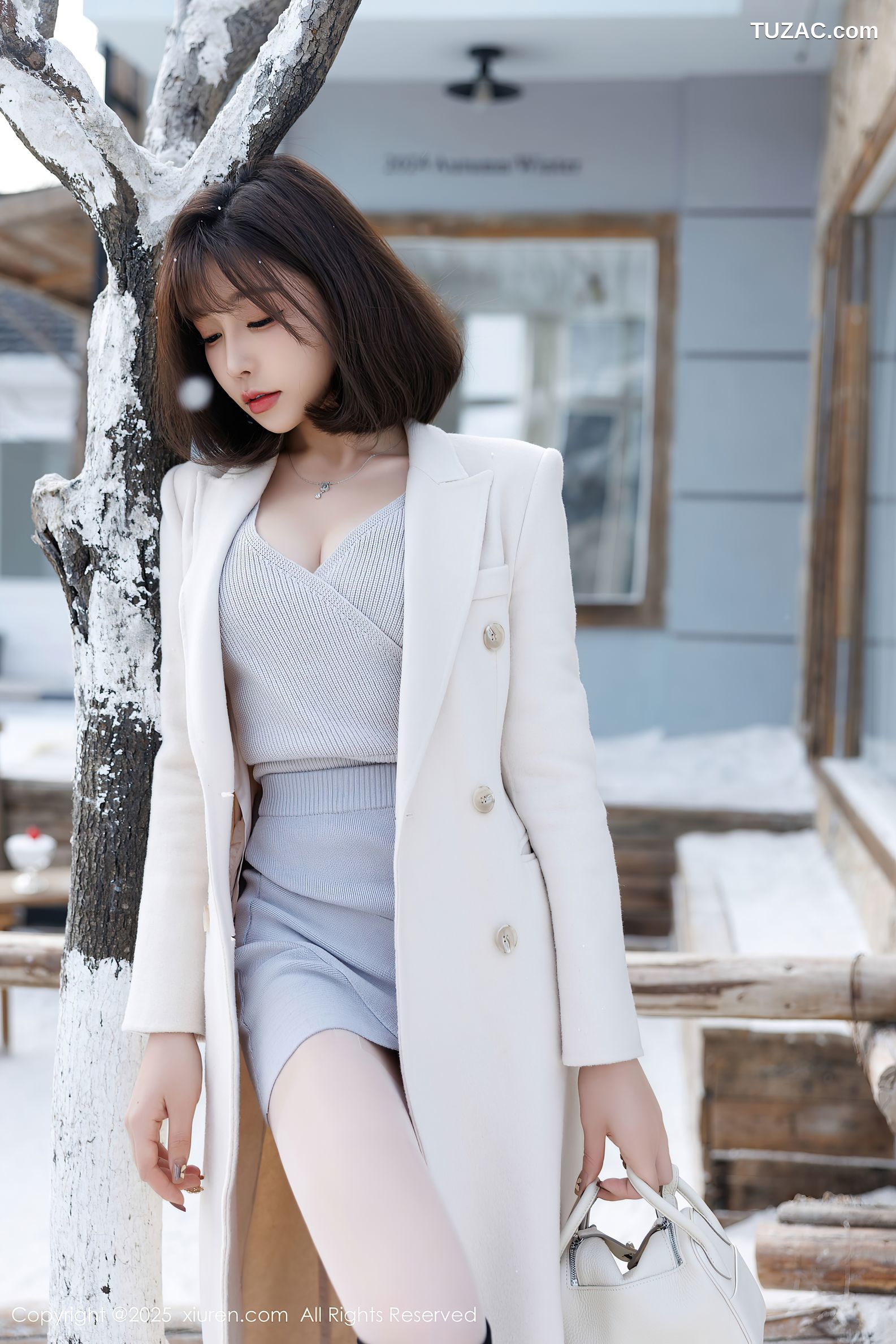 XiuRen秀人网-9734-徐莉芝Booty-雪地白大衣黑蕾丝内衣-2025.01.09