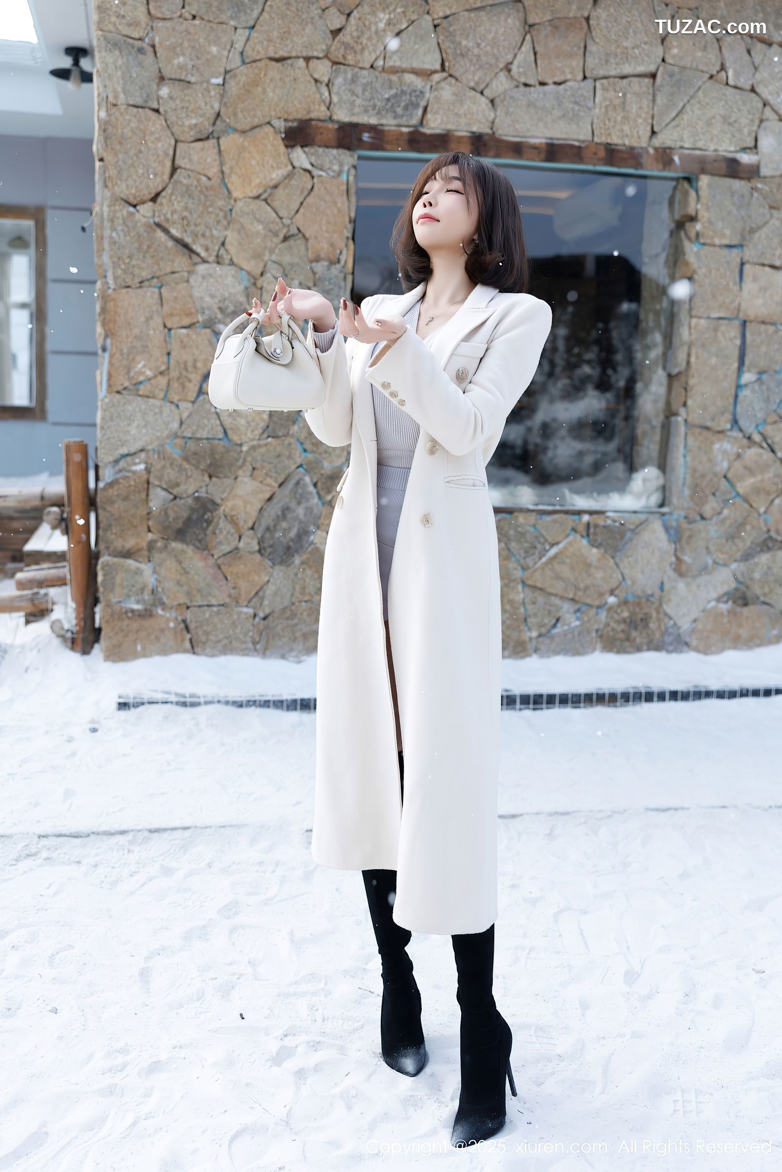 XiuRen秀人网-9734-徐莉芝Booty-雪地白大衣黑蕾丝内衣-2025.01.09