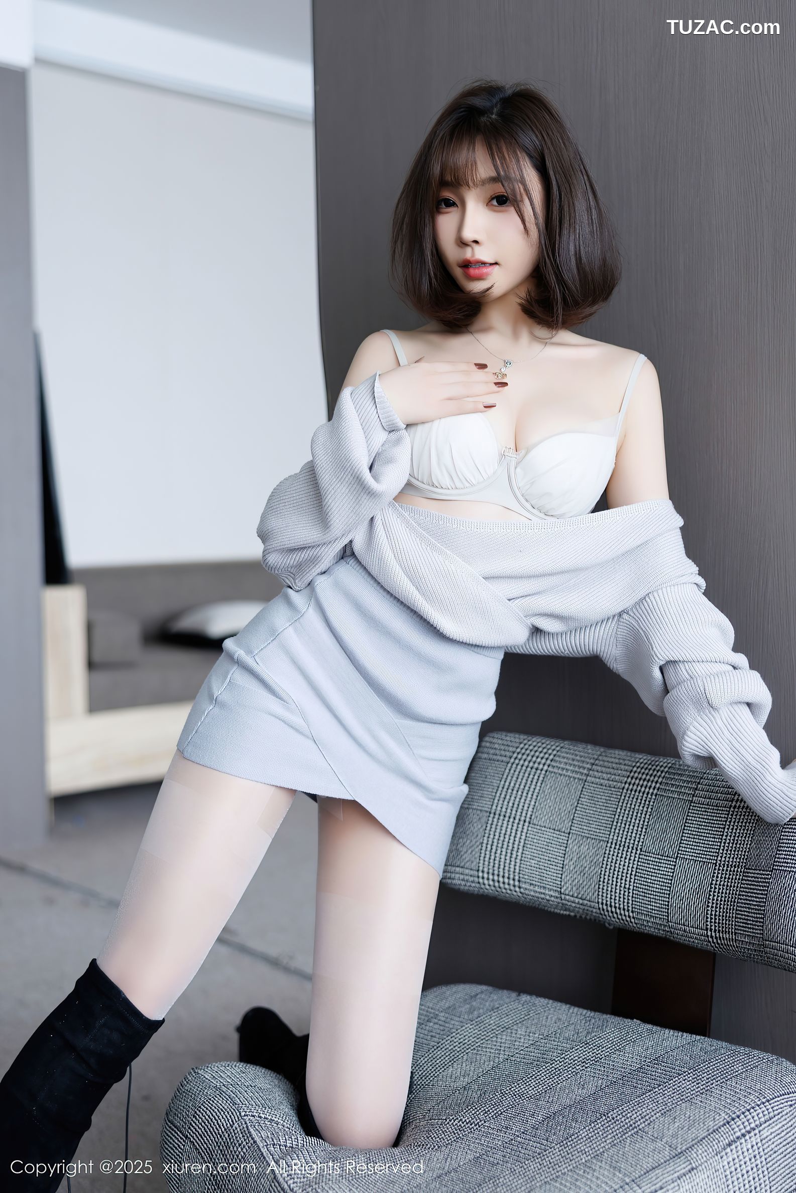 XiuRen秀人网-9734-徐莉芝Booty-雪地白大衣黑蕾丝内衣-2025.01.09