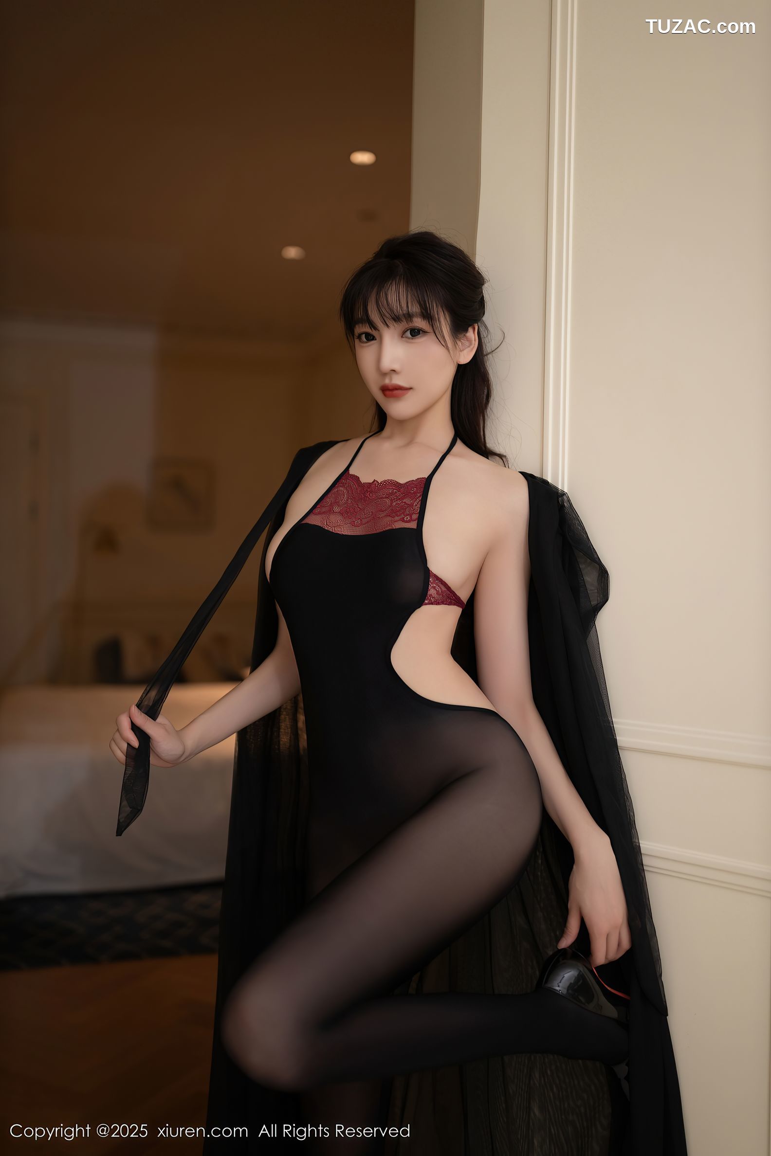 XiuRen秀人网-9735-陆萱萱-连体黑丝袜爆乳-2025.01.09