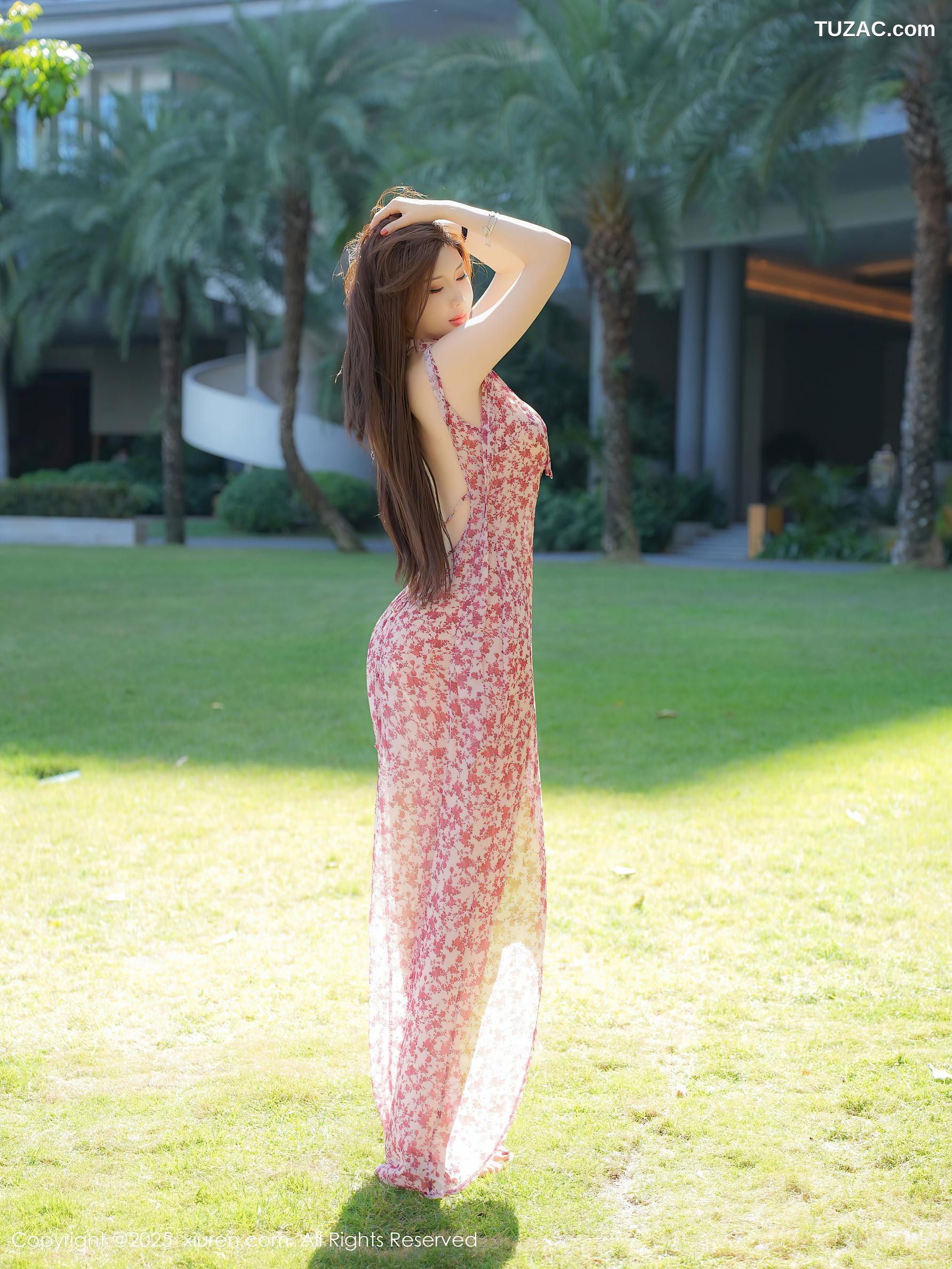 XiuRen秀人网-9736-Carol周妍希X-户外红花美裙写真-2025.01.10