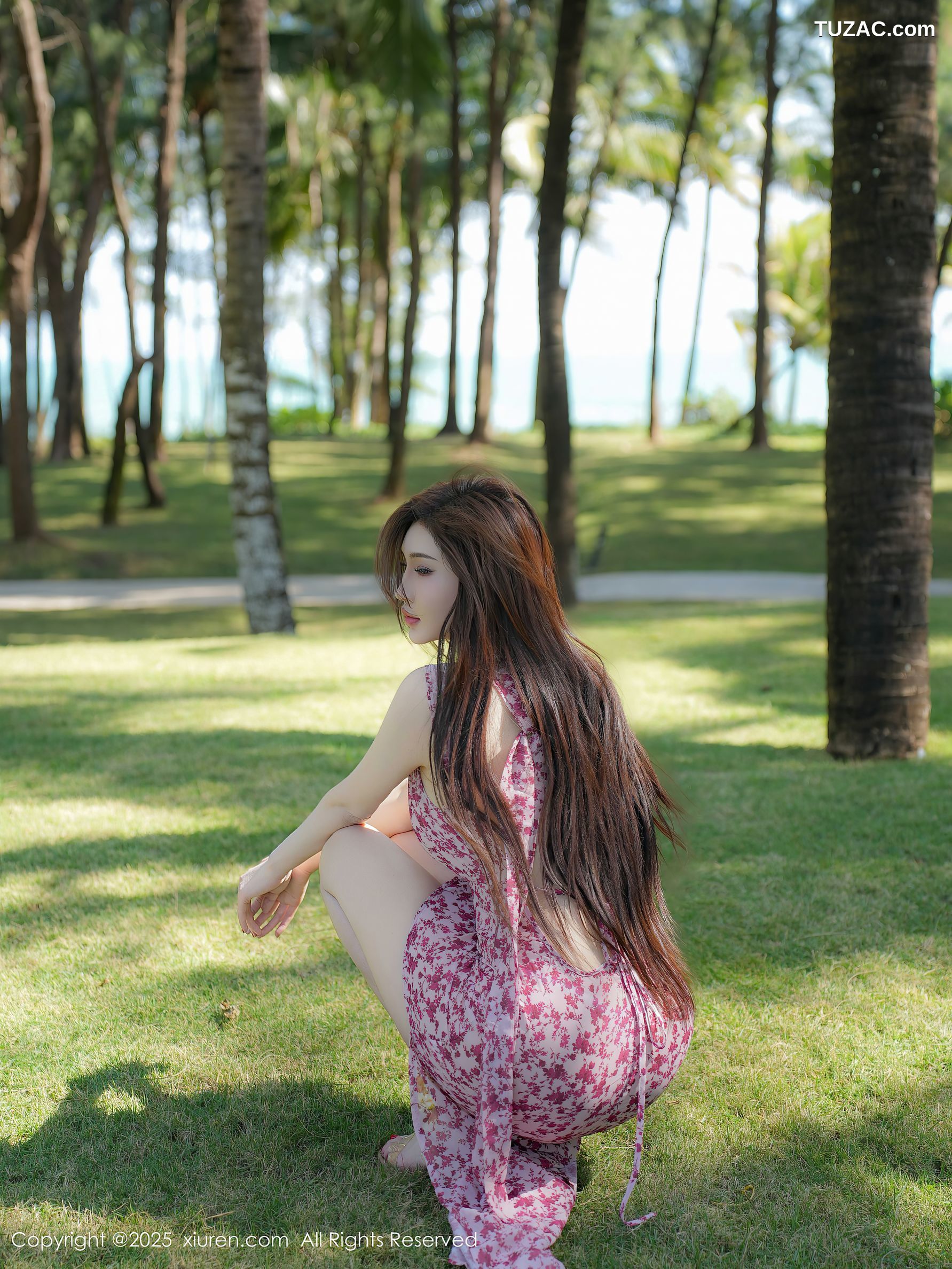 XiuRen秀人网-9736-Carol周妍希X-户外红花美裙写真-2025.01.10