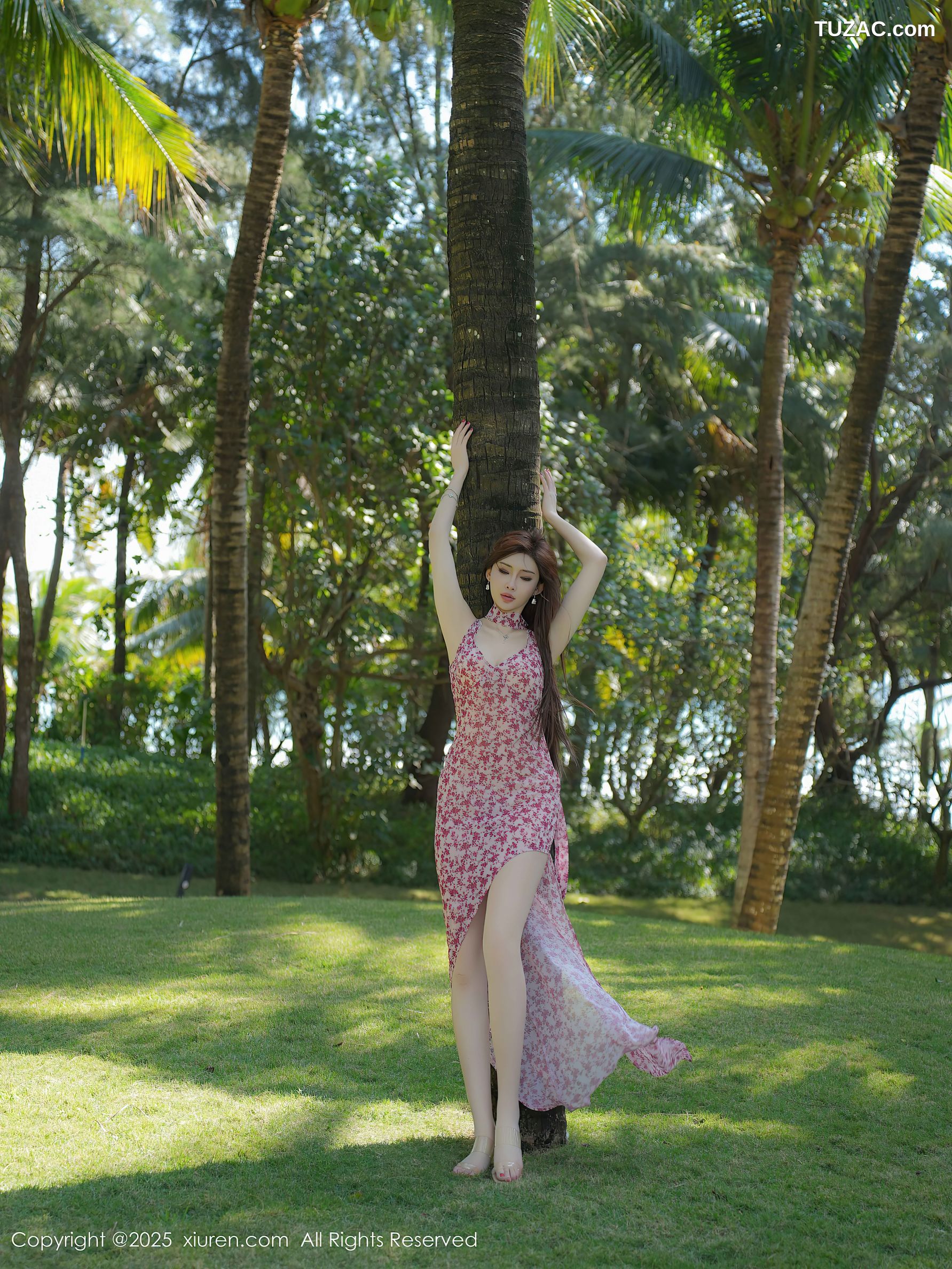 XiuRen秀人网-9736-Carol周妍希X-户外红花美裙写真-2025.01.10