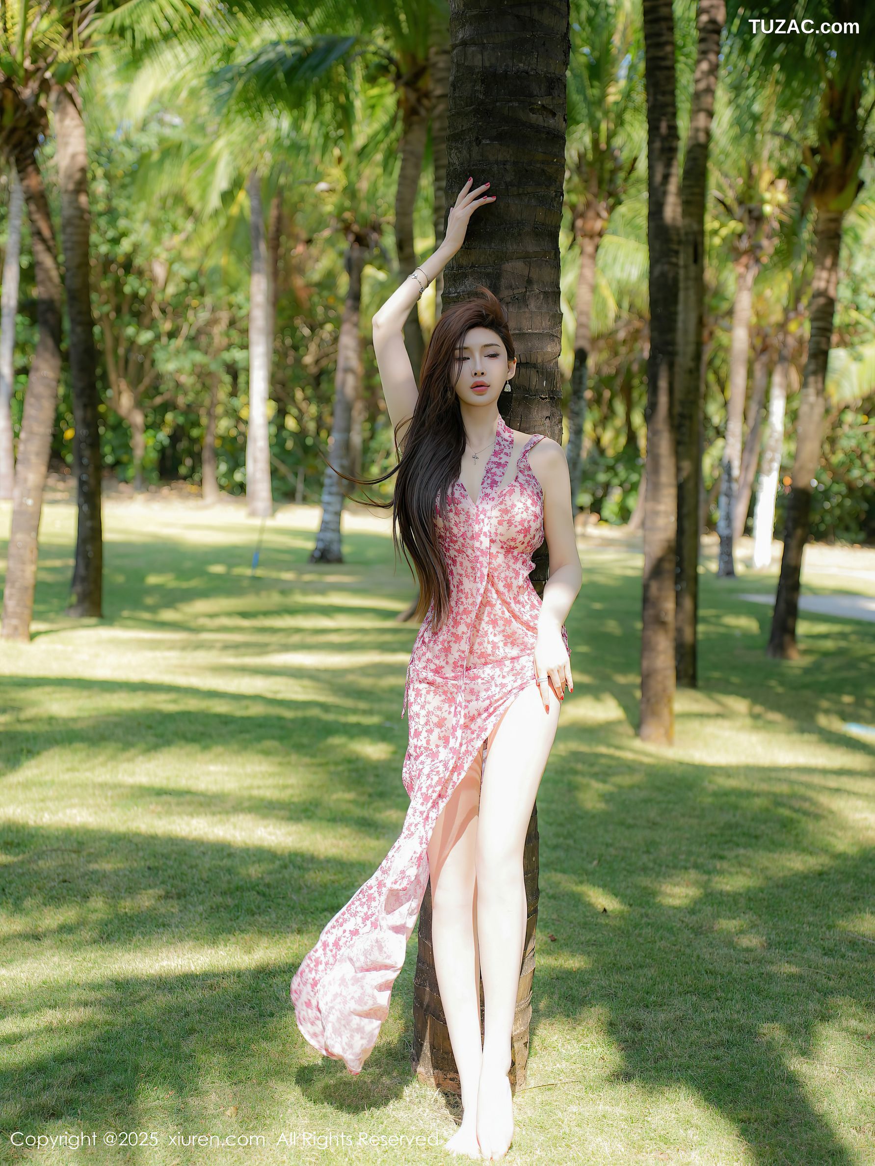 XiuRen秀人网-9736-Carol周妍希X-户外红花美裙写真-2025.01.10