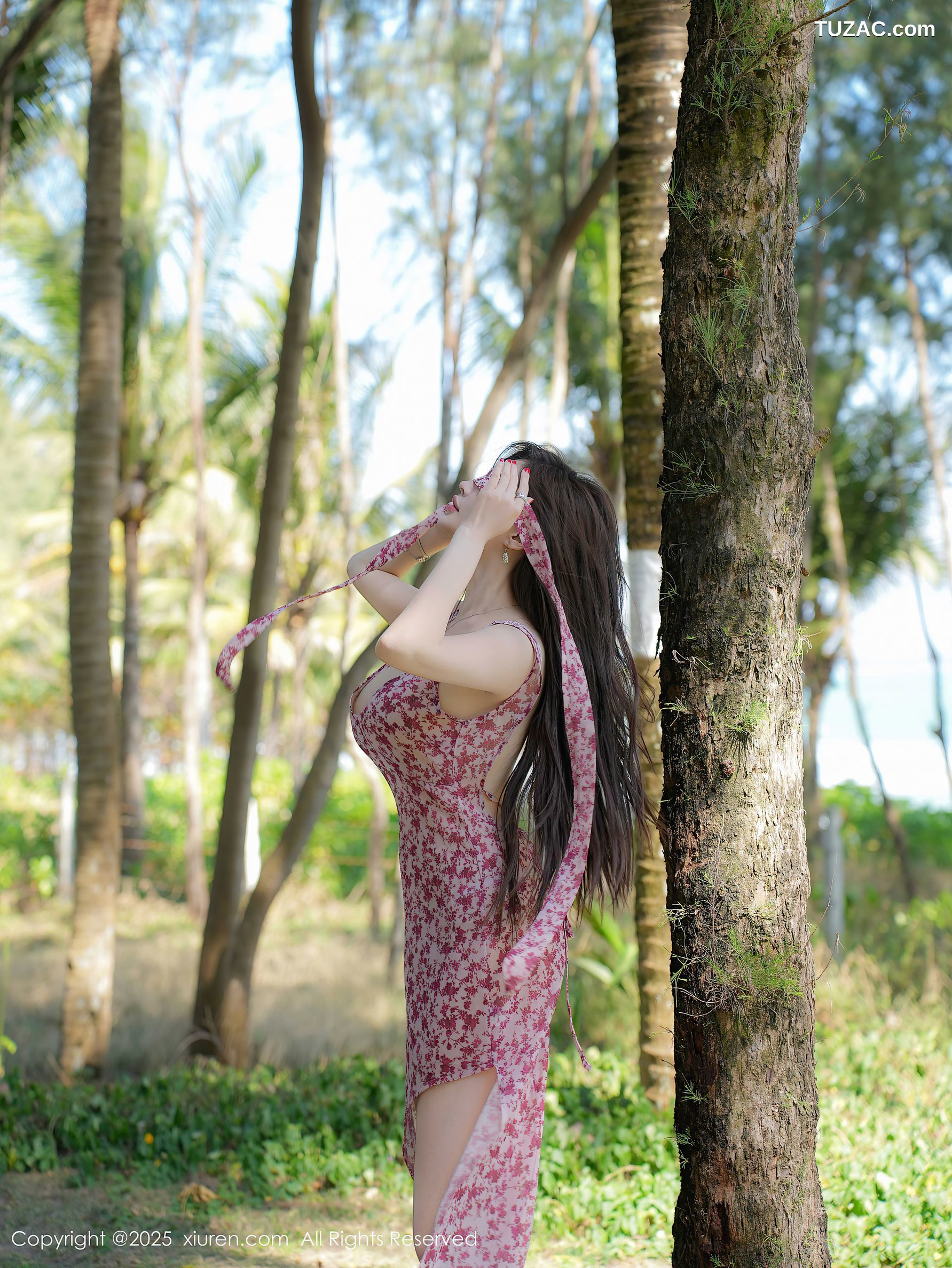 XiuRen秀人网-9736-Carol周妍希X-户外红花美裙写真-2025.01.10