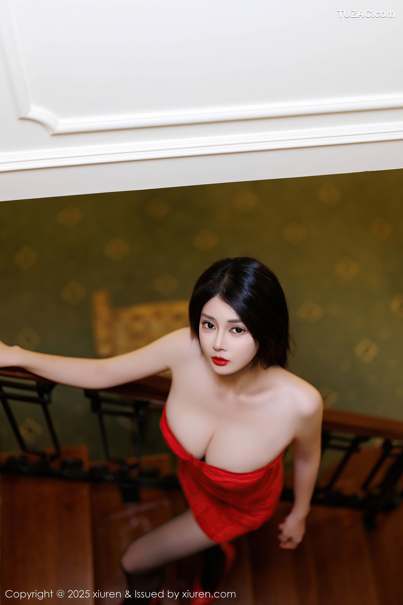 XiuRen秀人网-9738-凯竹Quinn-红色抹胸短裙爆乳-2025.01.10