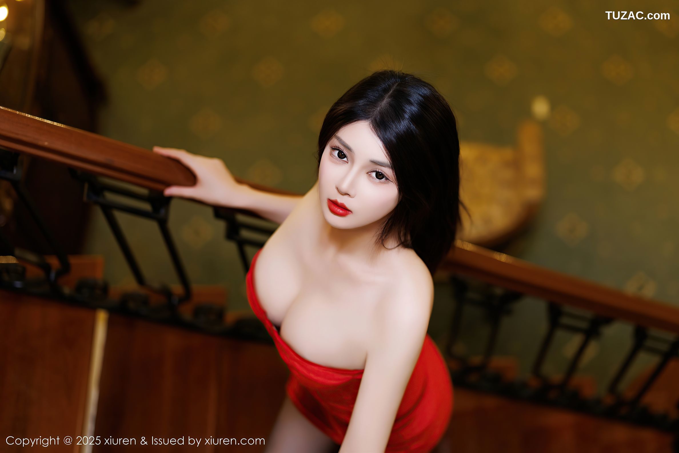 XiuRen秀人网-9738-凯竹Quinn-红色抹胸短裙爆乳-2025.01.10