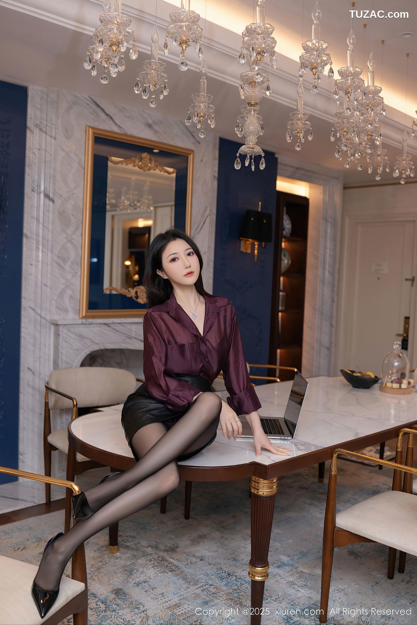 XiuRen秀人网-9744-鱼子酱Fish-暗红衬衫黑短裙黑丝玉足-2025.01.10