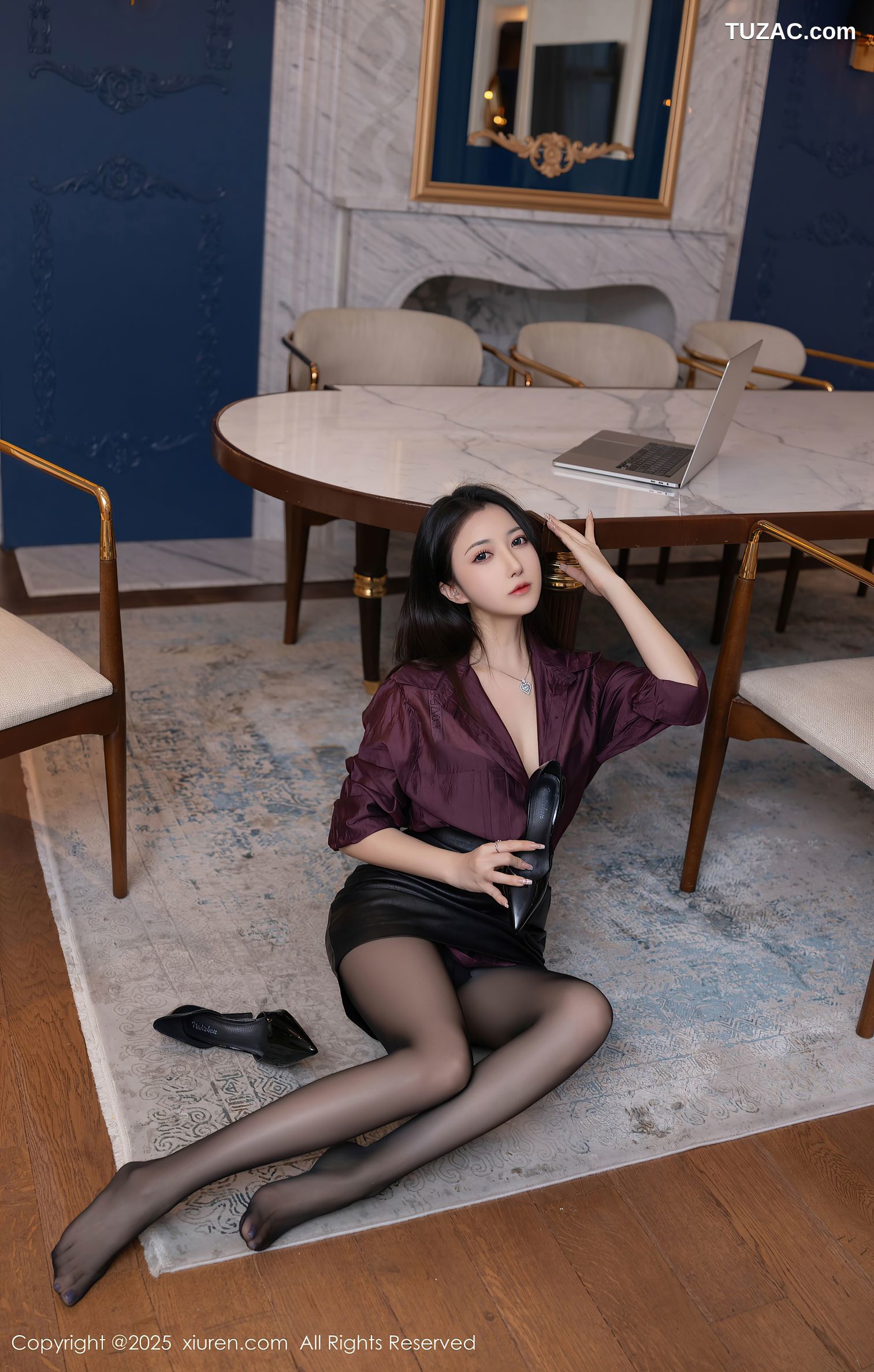 XiuRen秀人网-9744-鱼子酱Fish-暗红衬衫黑短裙黑丝玉足-2025.01.10