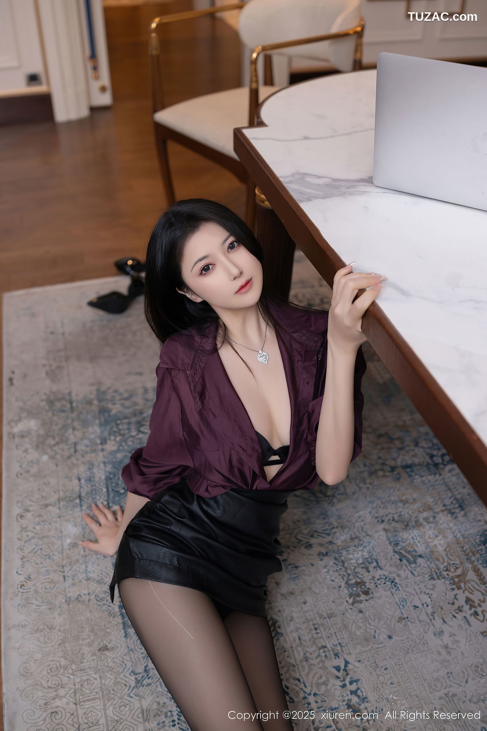 XiuRen秀人网-9744-鱼子酱Fish-暗红衬衫黑短裙黑丝玉足-2025.01.10