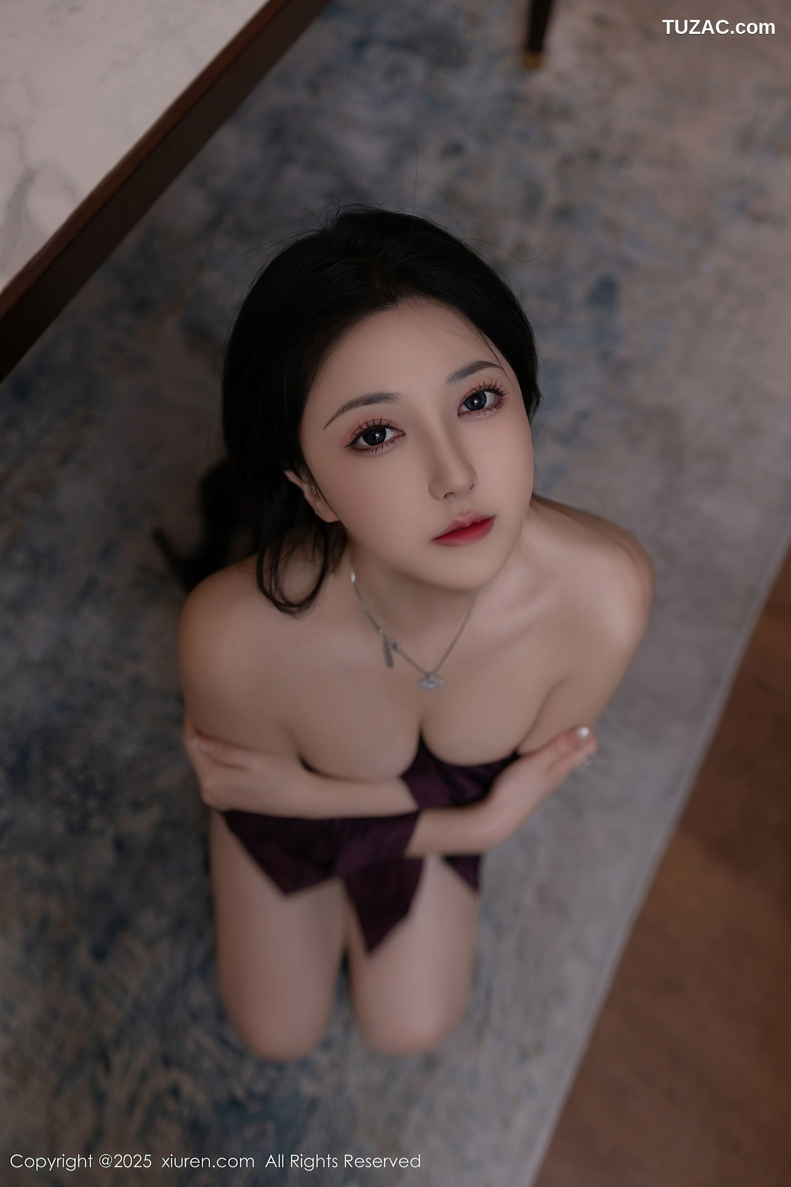 XiuRen秀人网-9744-鱼子酱Fish-暗红衬衫黑短裙黑丝玉足-2025.01.10