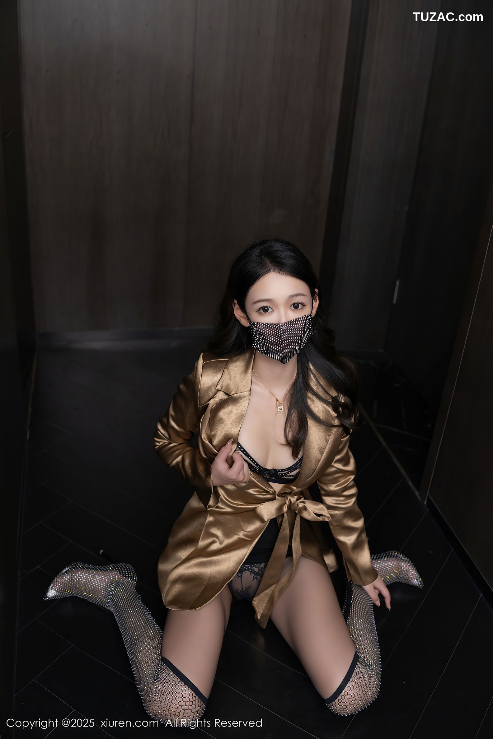 XiuRen秀人网-9751-唐安琪-金色外套黑短裙黑蕾丝内衣-2025.01.13