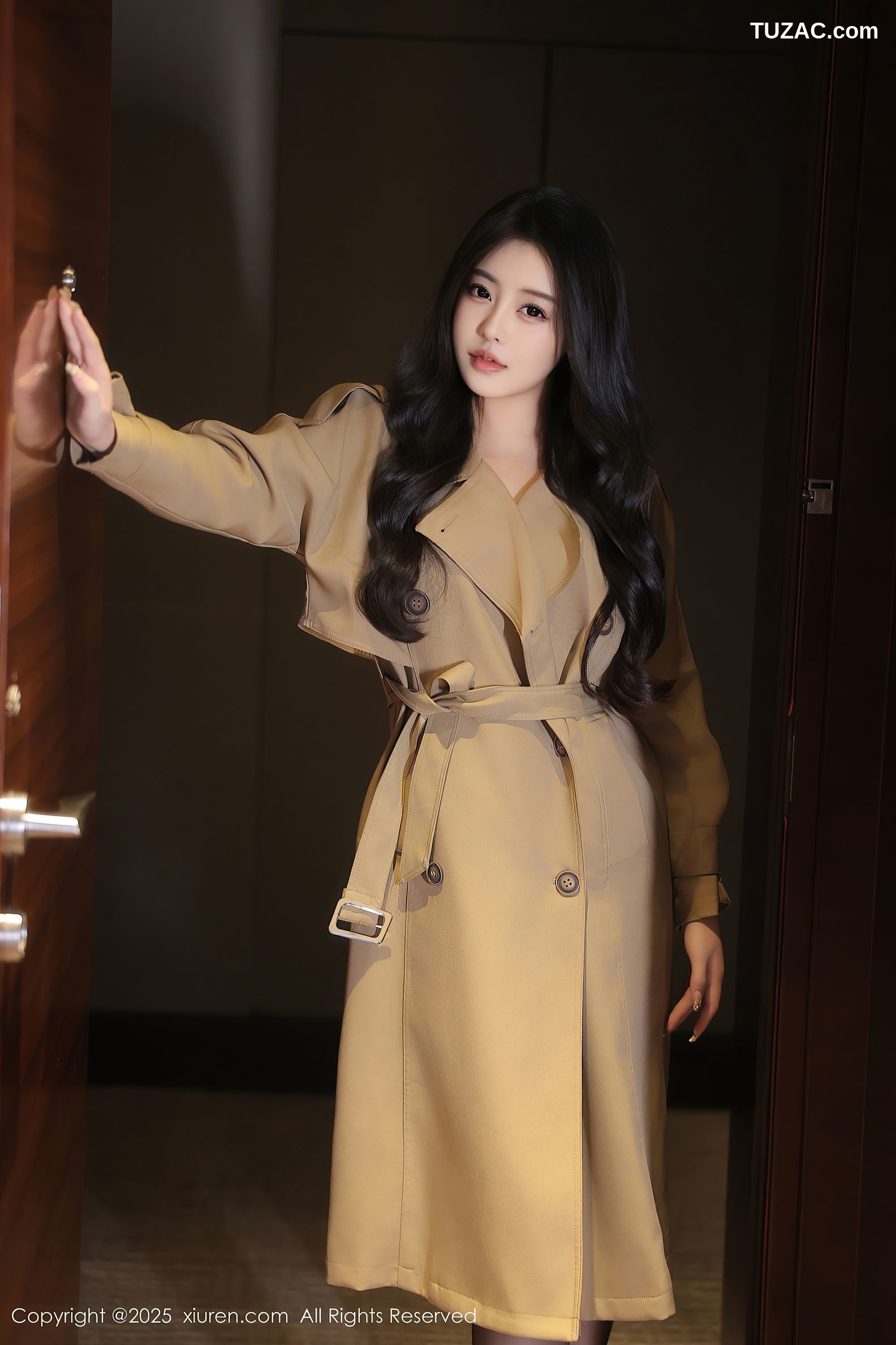 XiuRen秀人网-9758-希雅sia-米色长风衣黑内衣黑丝爆乳-2025.01.15