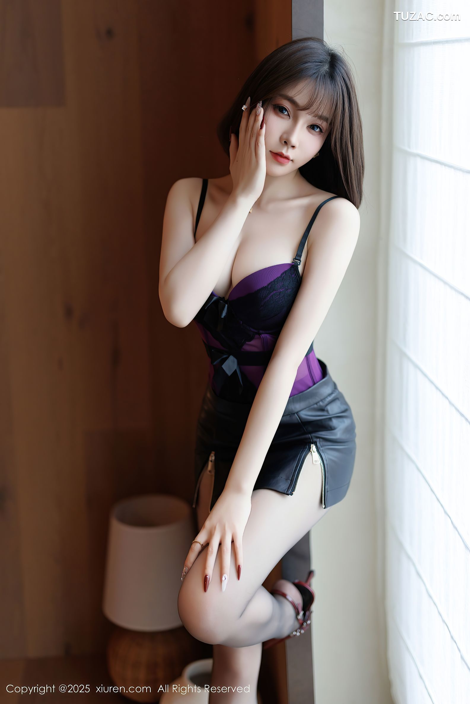 XiuRen秀人网-9769-徐莉芝Booty-性感黑色皮衣黑皮短裙紫色内衣黑丝-2025.01.16
