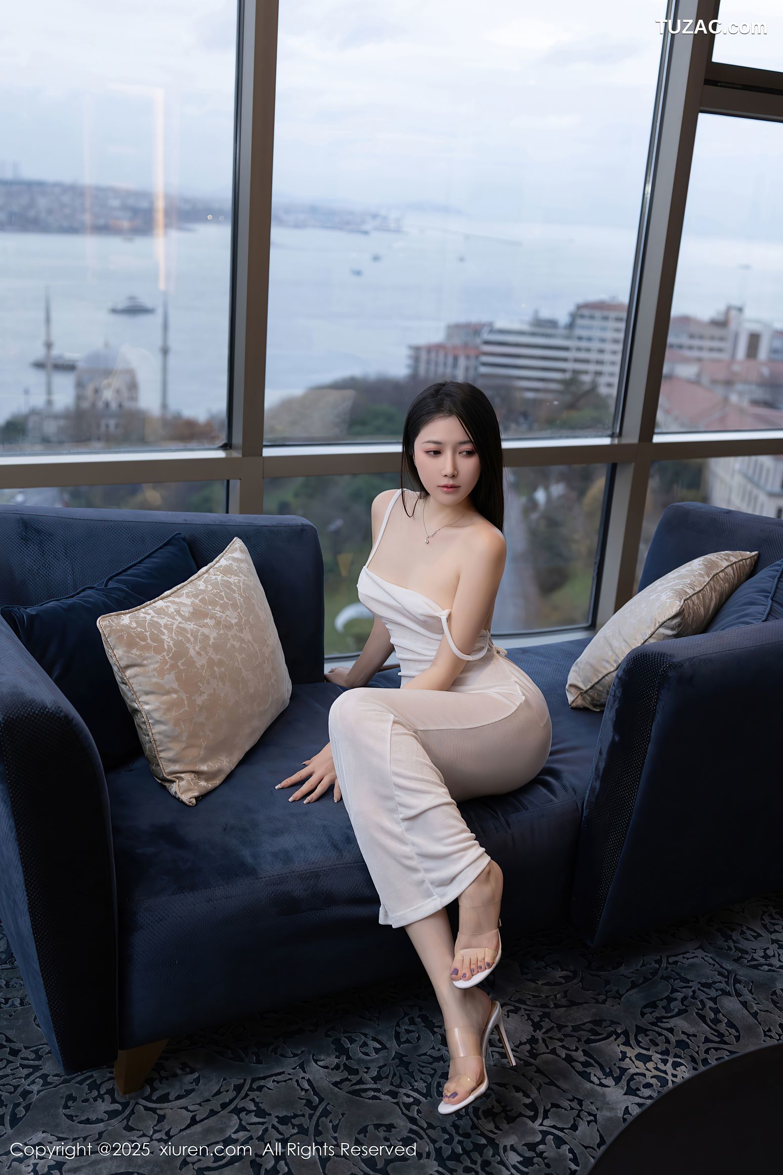 XiuRen秀人网-9780-鱼子酱Fish-白色露背吊带长裙真空珍珠内裤翘臀-2025.01.17