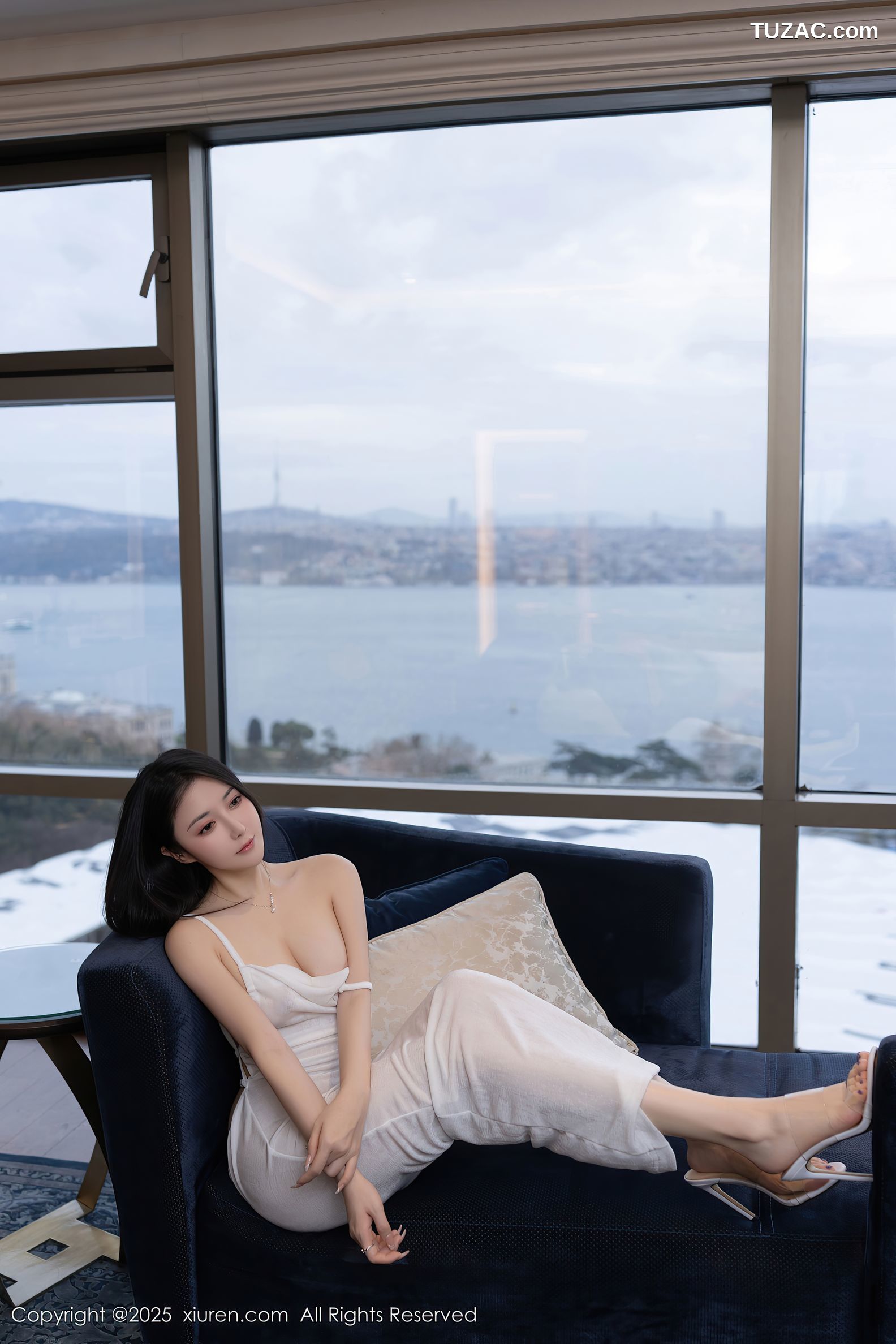 XiuRen秀人网-9780-鱼子酱Fish-白色露背吊带长裙真空珍珠内裤翘臀-2025.01.17