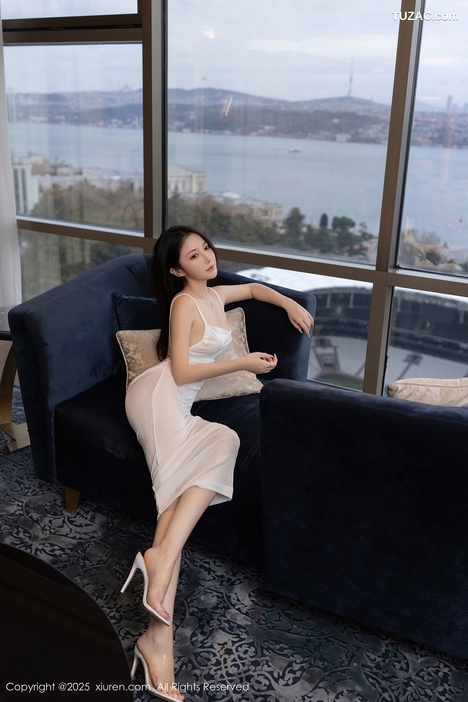 XiuRen秀人网-9780-鱼子酱Fish-白色露背吊带长裙真空珍珠内裤翘臀-2025.01.17