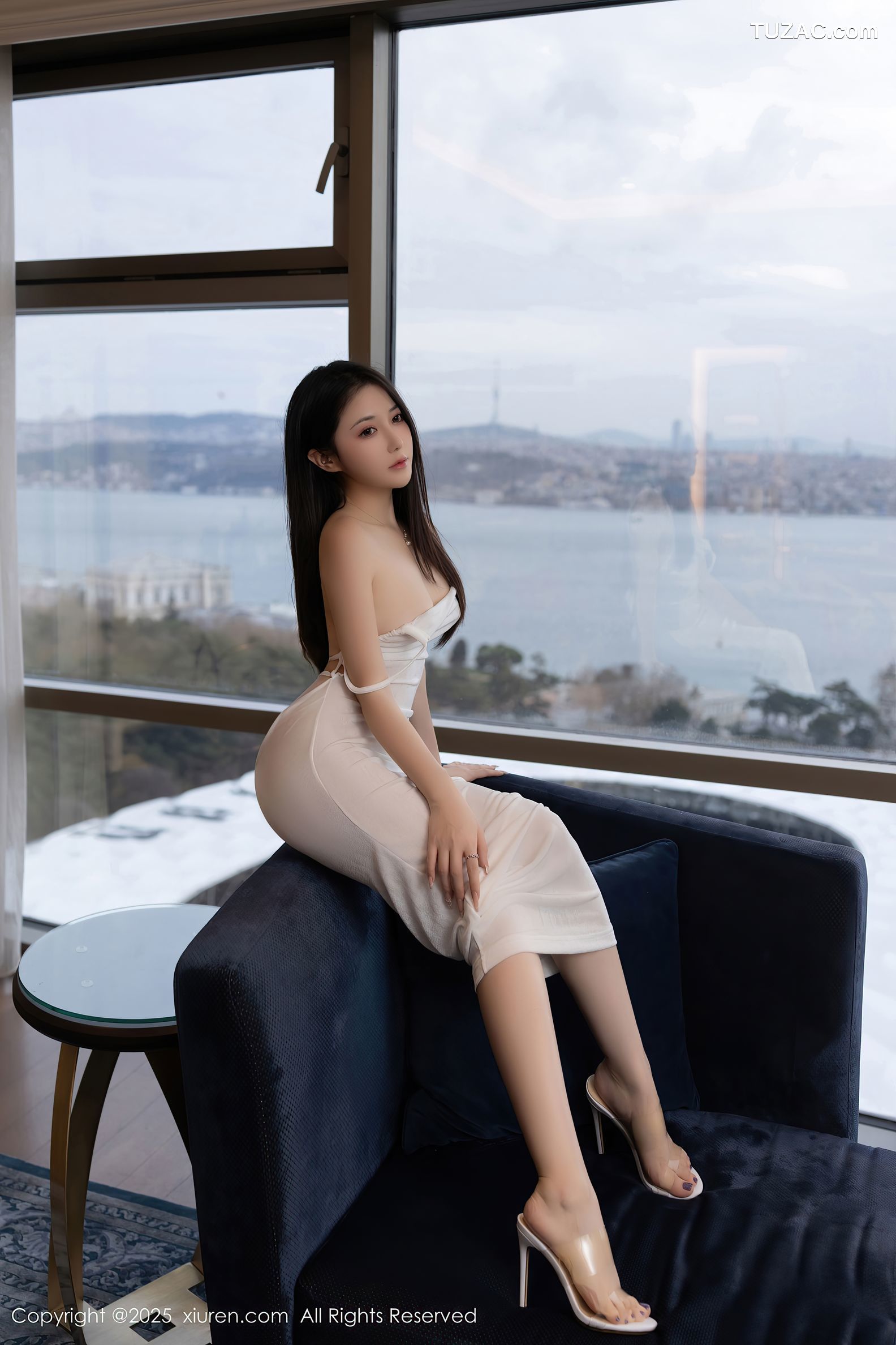 XiuRen秀人网-9780-鱼子酱Fish-白色露背吊带长裙真空珍珠内裤翘臀-2025.01.17