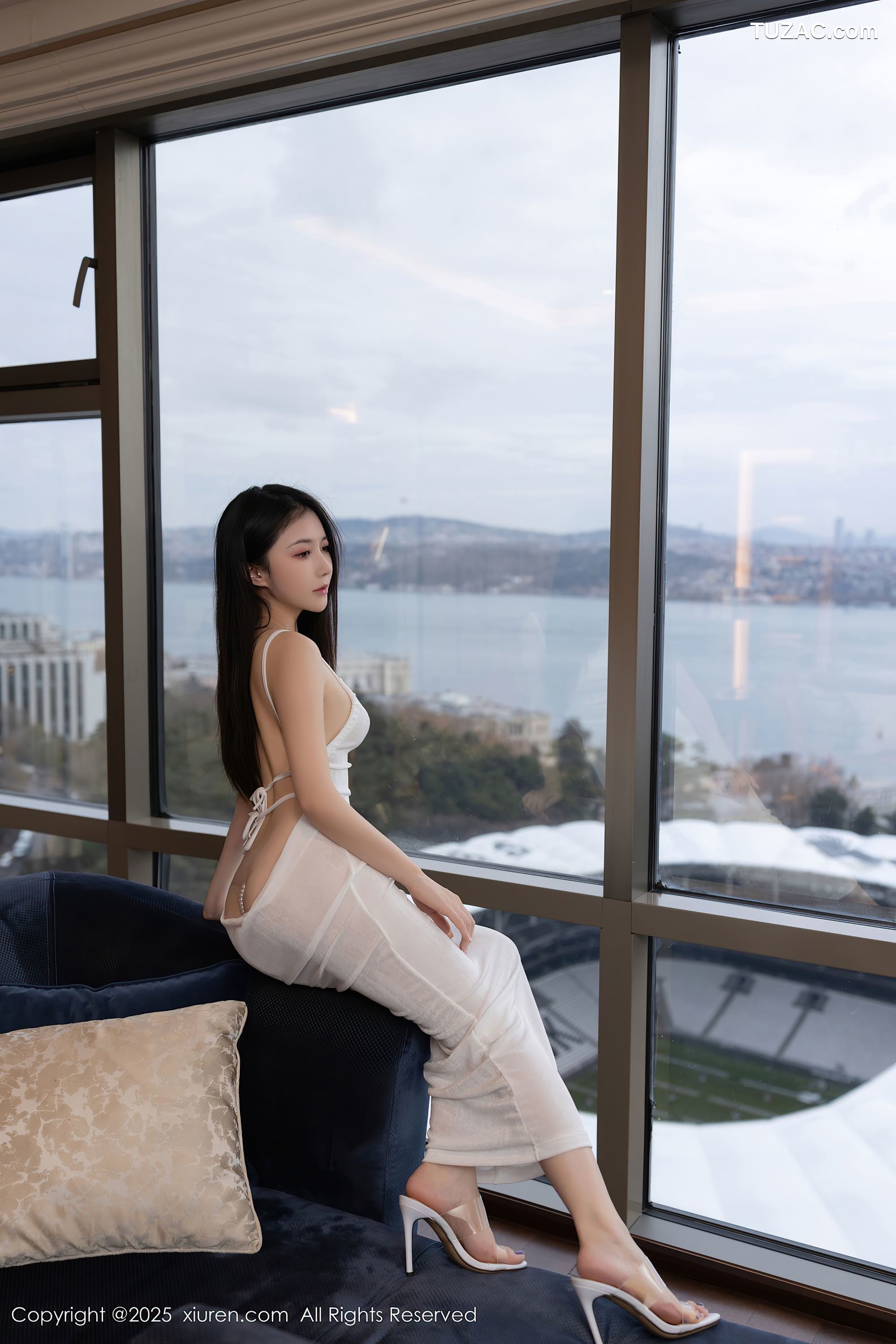 XiuRen秀人网-9780-鱼子酱Fish-白色露背吊带长裙真空珍珠内裤翘臀-2025.01.17