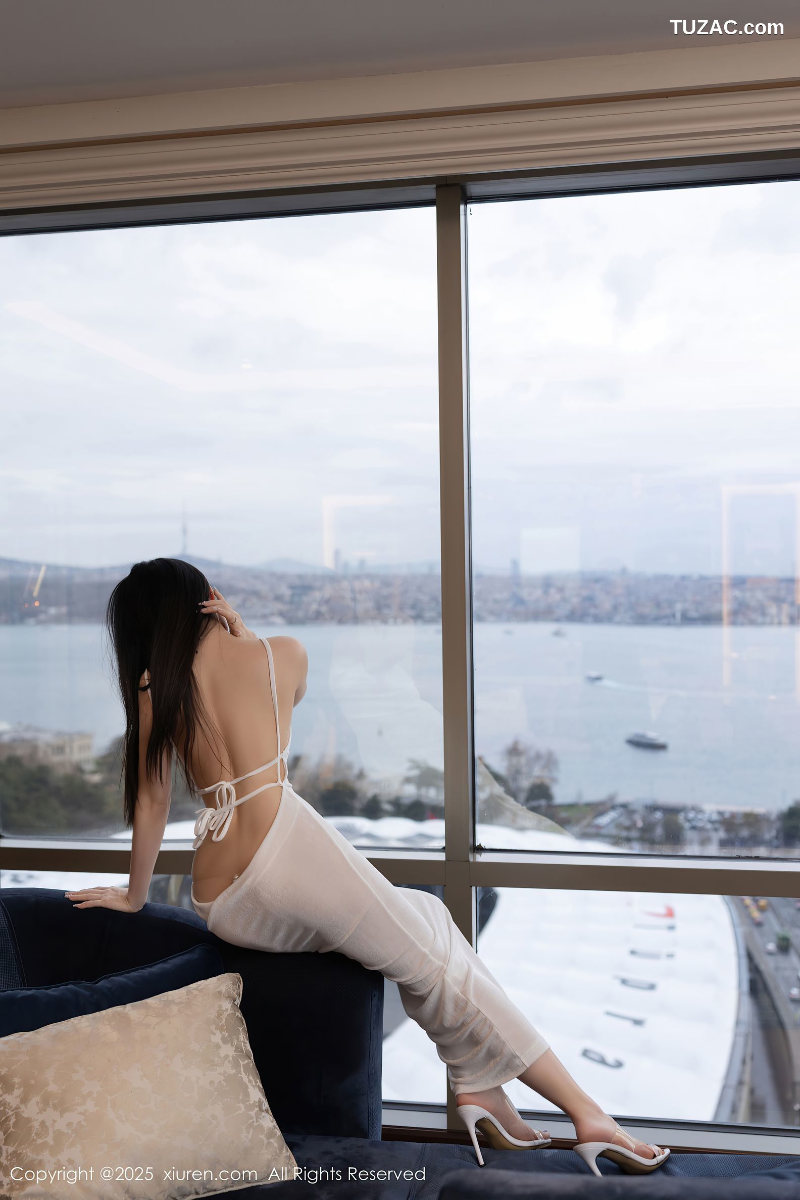 XiuRen秀人网-9780-鱼子酱Fish-白色露背吊带长裙真空珍珠内裤翘臀-2025.01.17