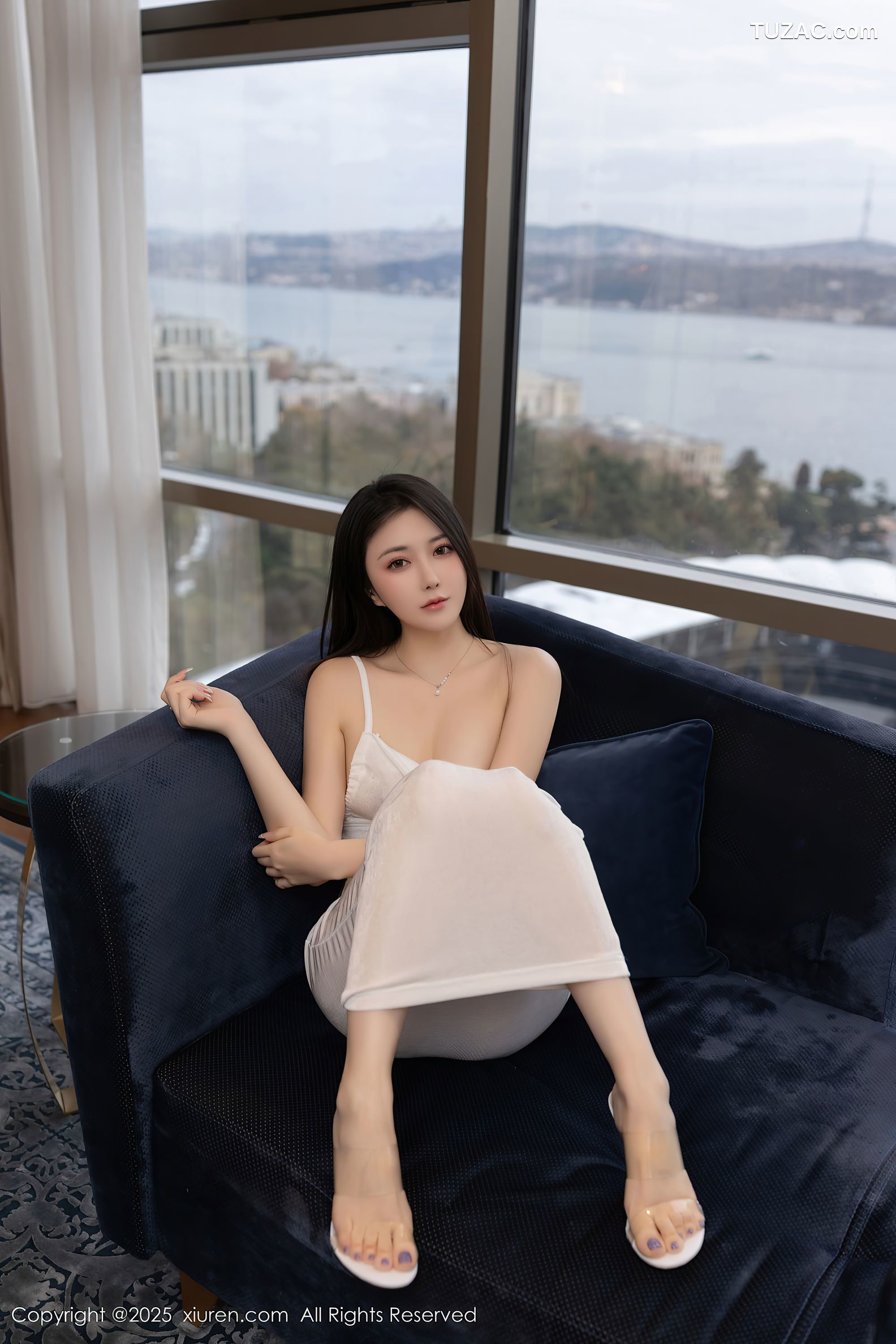 XiuRen秀人网-9780-鱼子酱Fish-白色露背吊带长裙真空珍珠内裤翘臀-2025.01.17