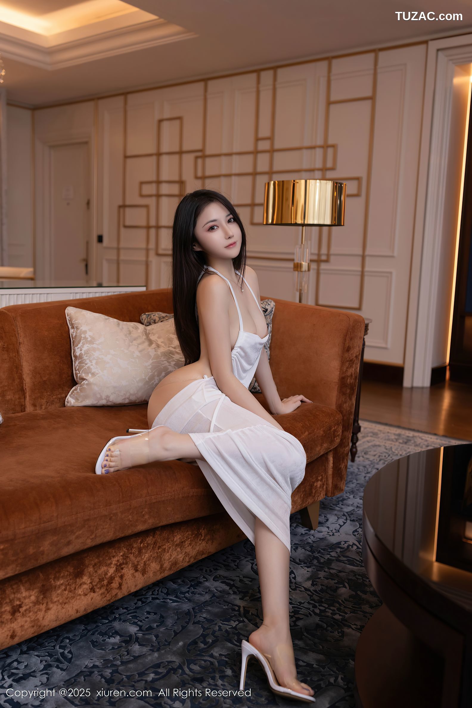 XiuRen秀人网-9780-鱼子酱Fish-白色露背吊带长裙真空珍珠内裤翘臀-2025.01.17