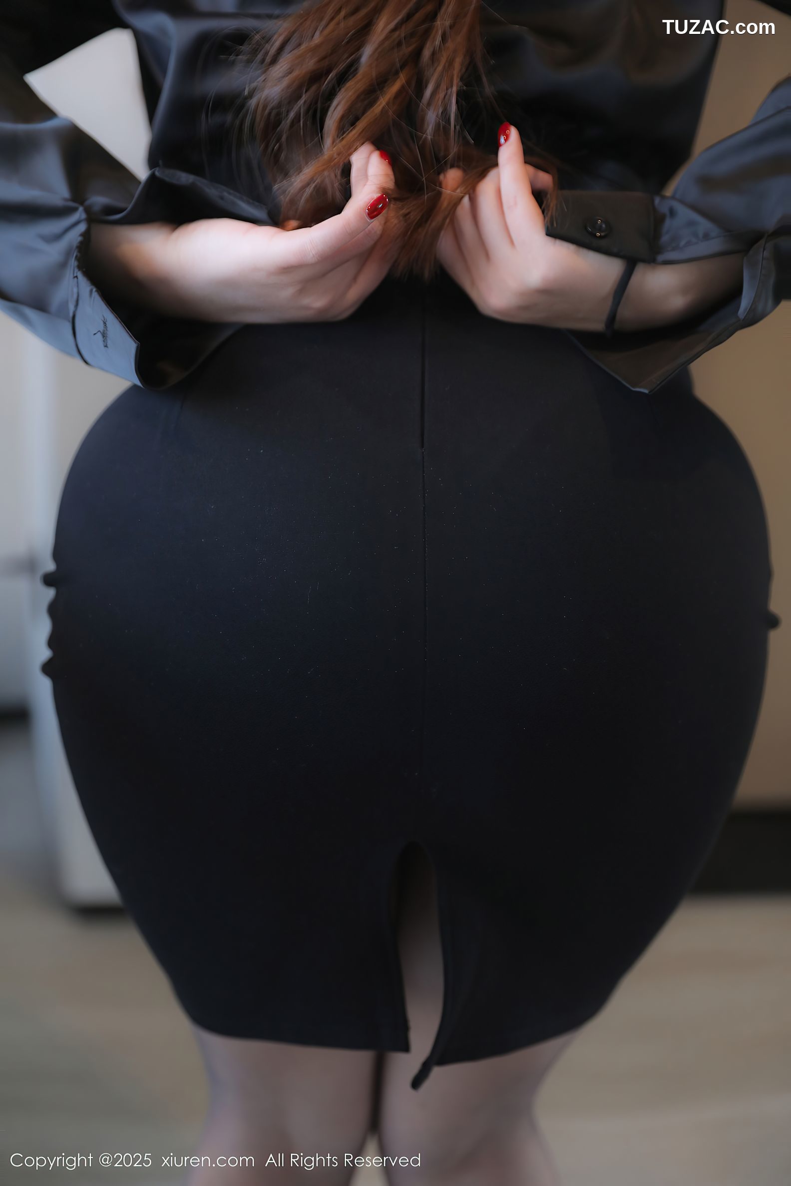 XiuRen秀人网-9784-蛋蛋宝-OL黑衬衫黑短裙紫色内衣黑丝爆乳-2025.01.20