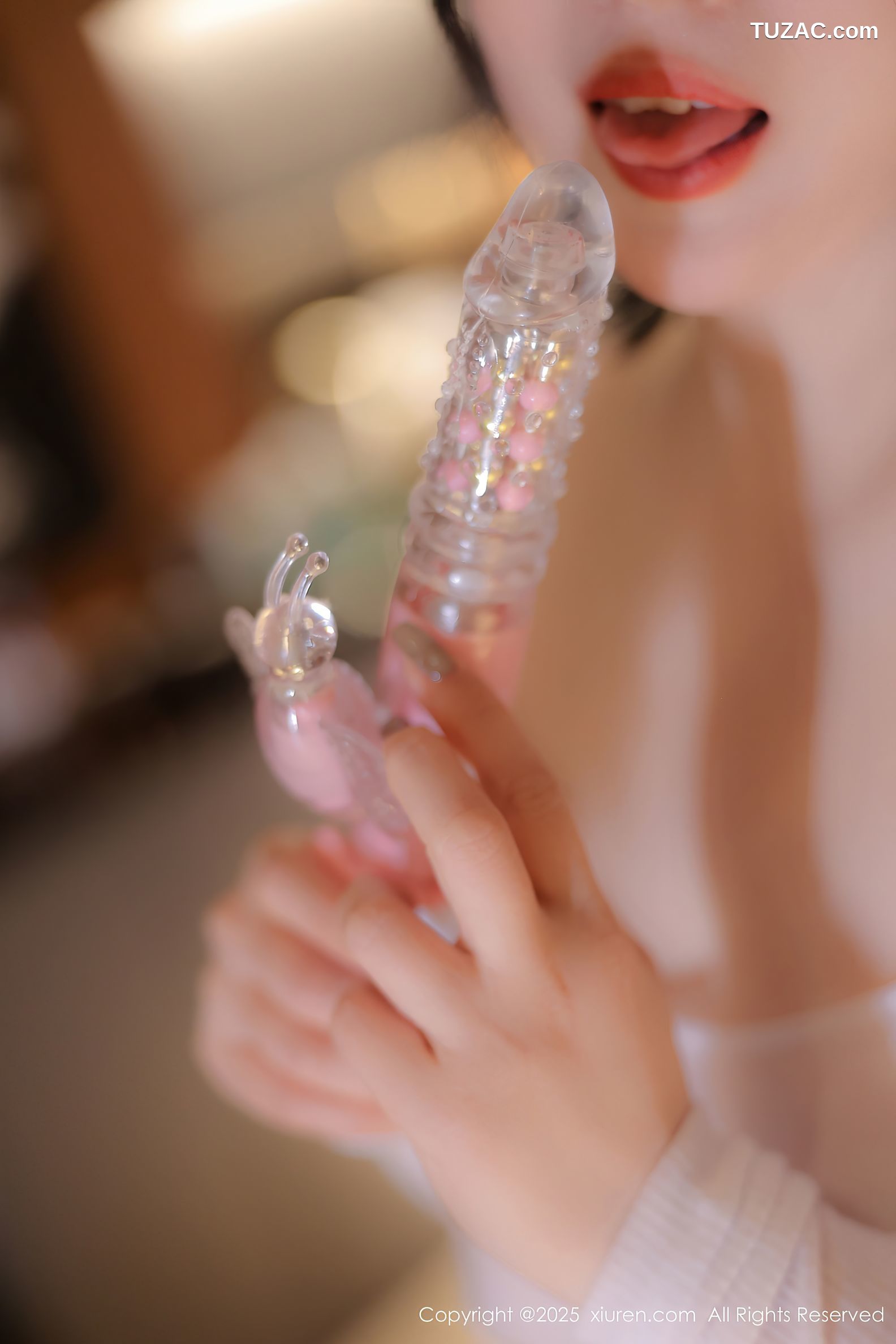 XiuRen秀人网-9788-M0nica-轻透白T牛仔短裤情趣爆乳-2025.01.21