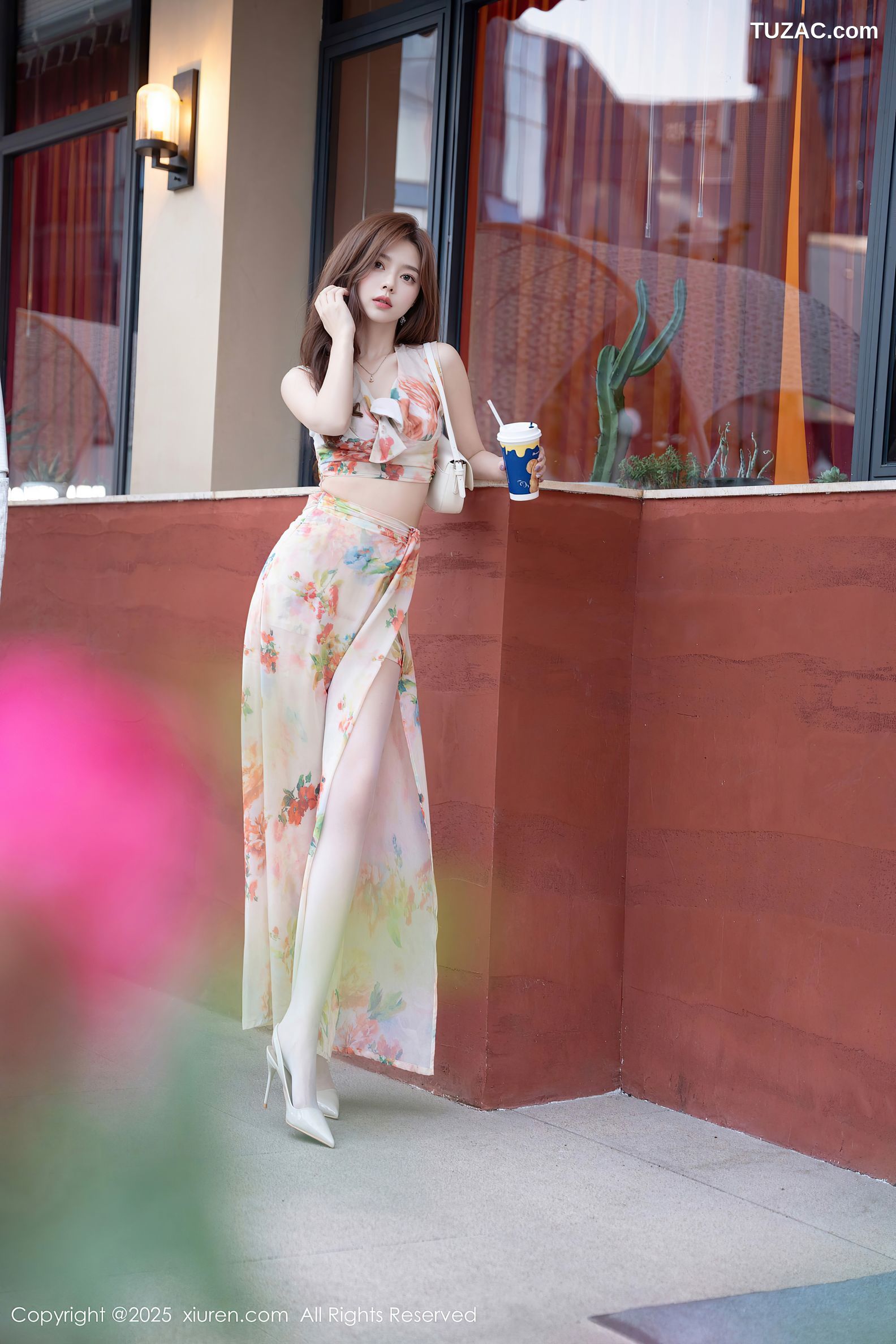 XiuRen秀人网-9792-拍黄瓜girl-性感碎花裙肉丝-2025.01.21