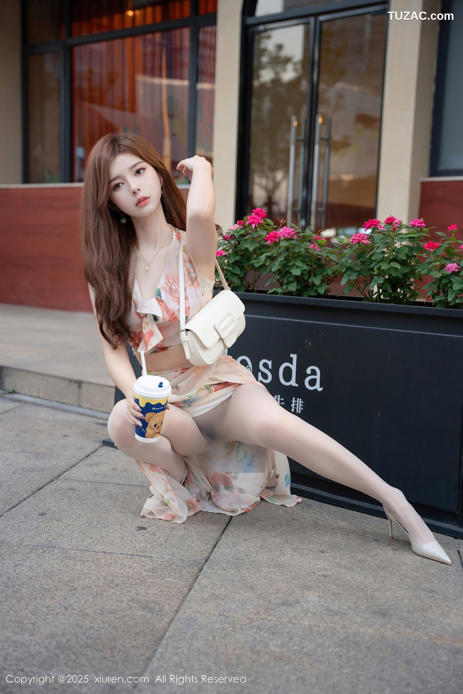 XiuRen秀人网-9792-拍黄瓜girl-性感碎花裙肉丝-2025.01.21