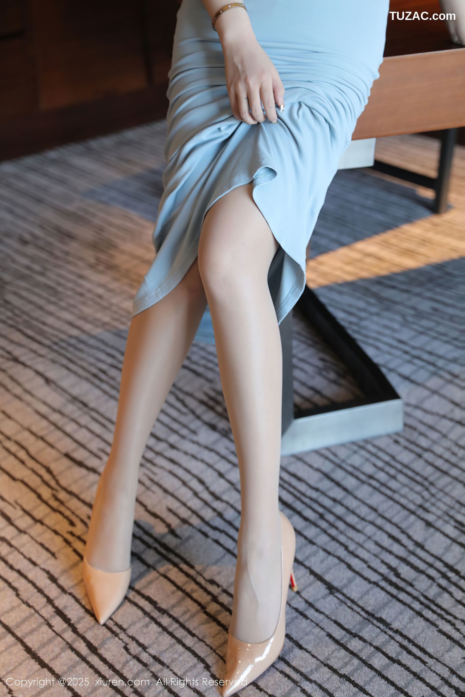 XiuRen秀人网-9801-希雅sia-淡蓝吊带紧身长裙白蕾丝内衣-2025.01.23