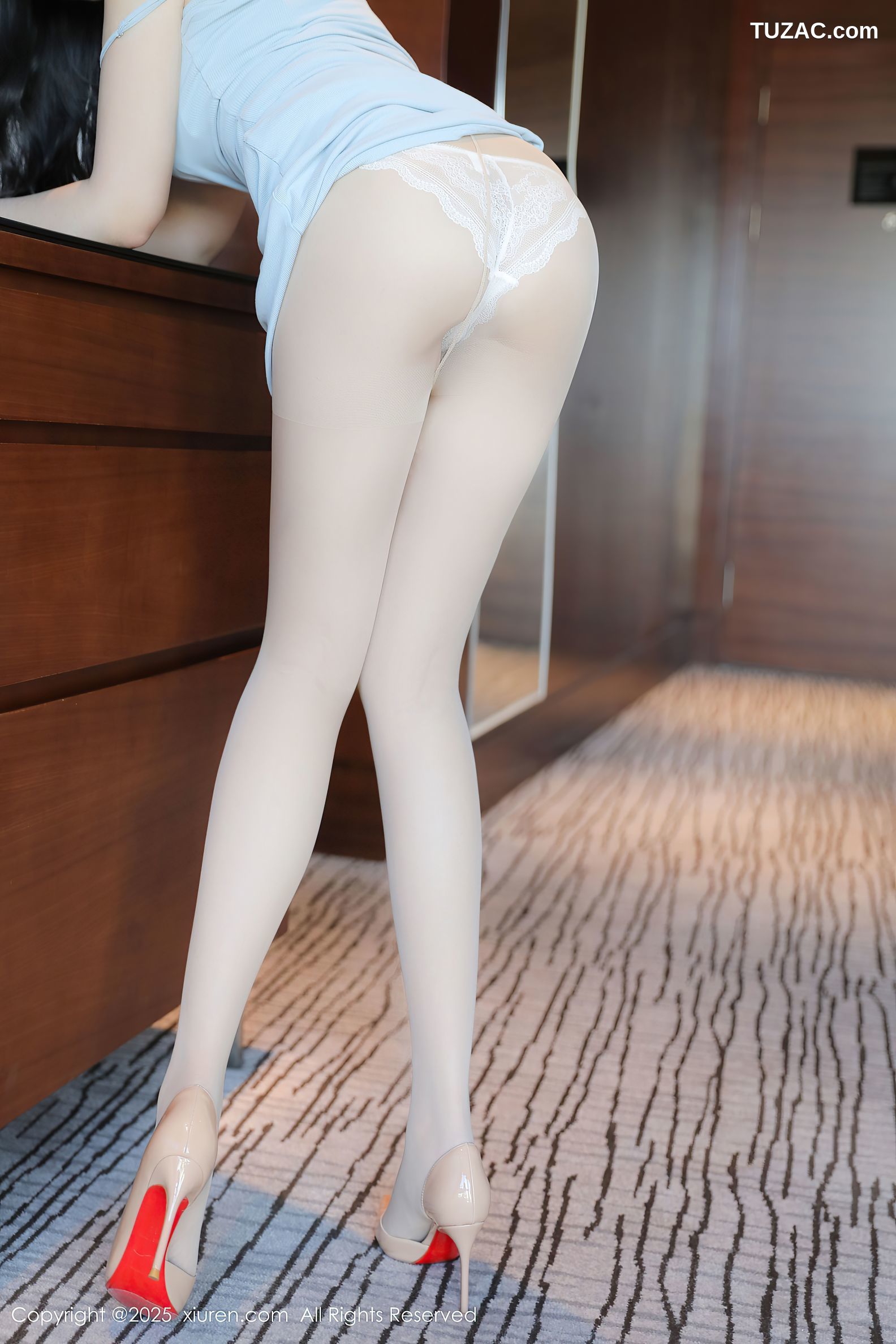 XiuRen秀人网-9801-希雅sia-淡蓝吊带紧身长裙白蕾丝内衣-2025.01.23