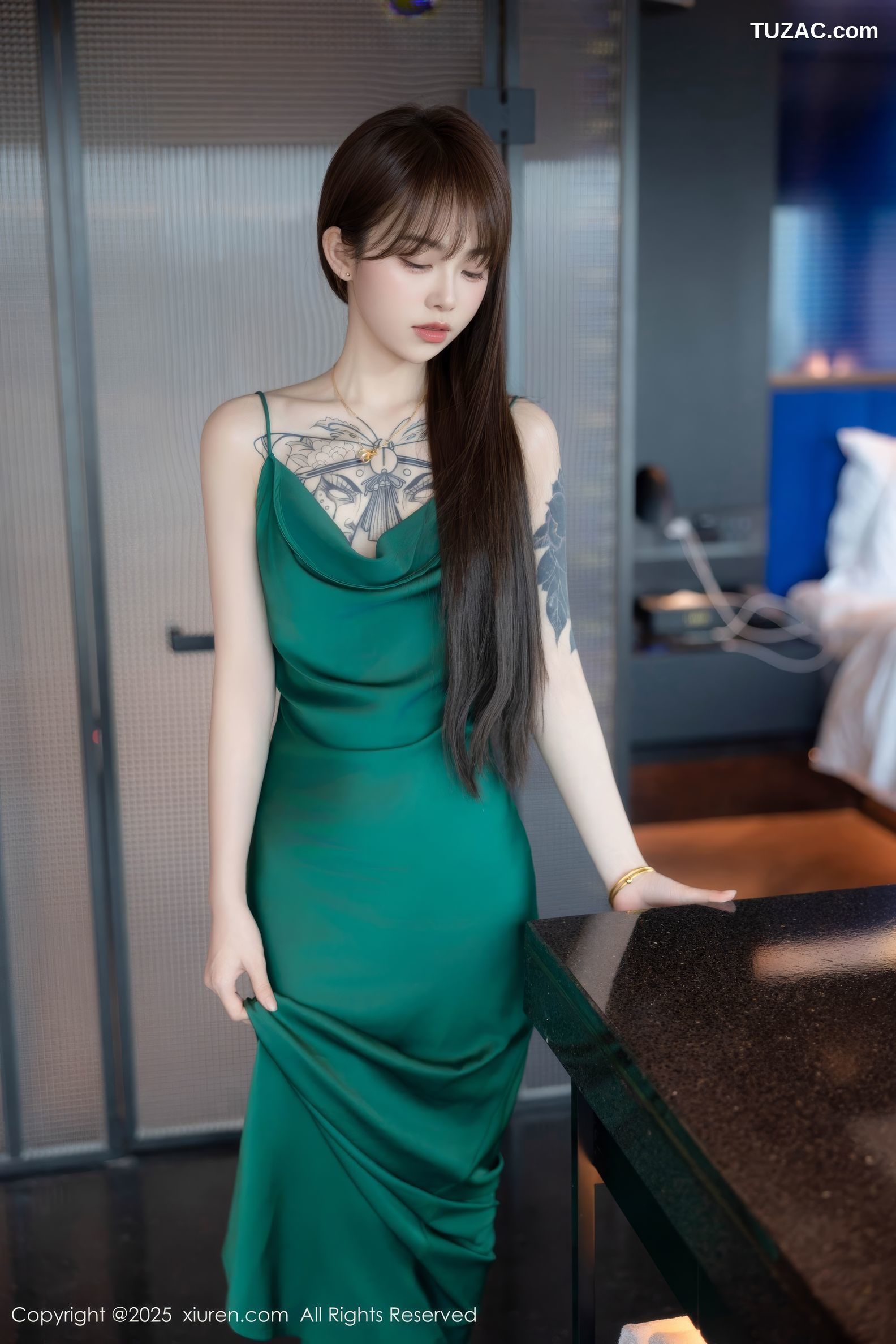 XiuRen秀人网-9803-奶瓶-绿色吊带礼裙气质美女-2025.01.23