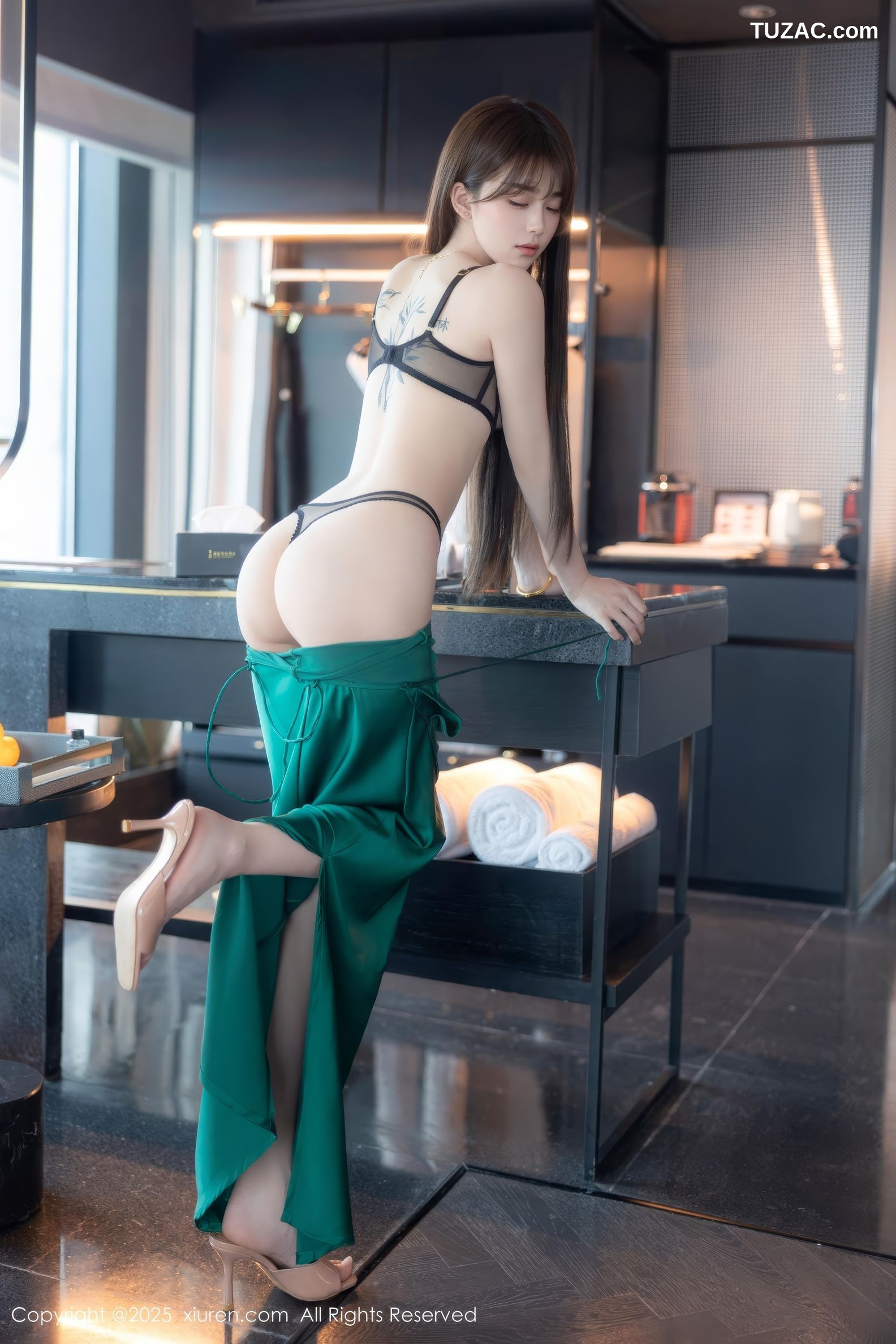 XiuRen秀人网-9803-奶瓶-绿色吊带礼裙气质美女-2025.01.23