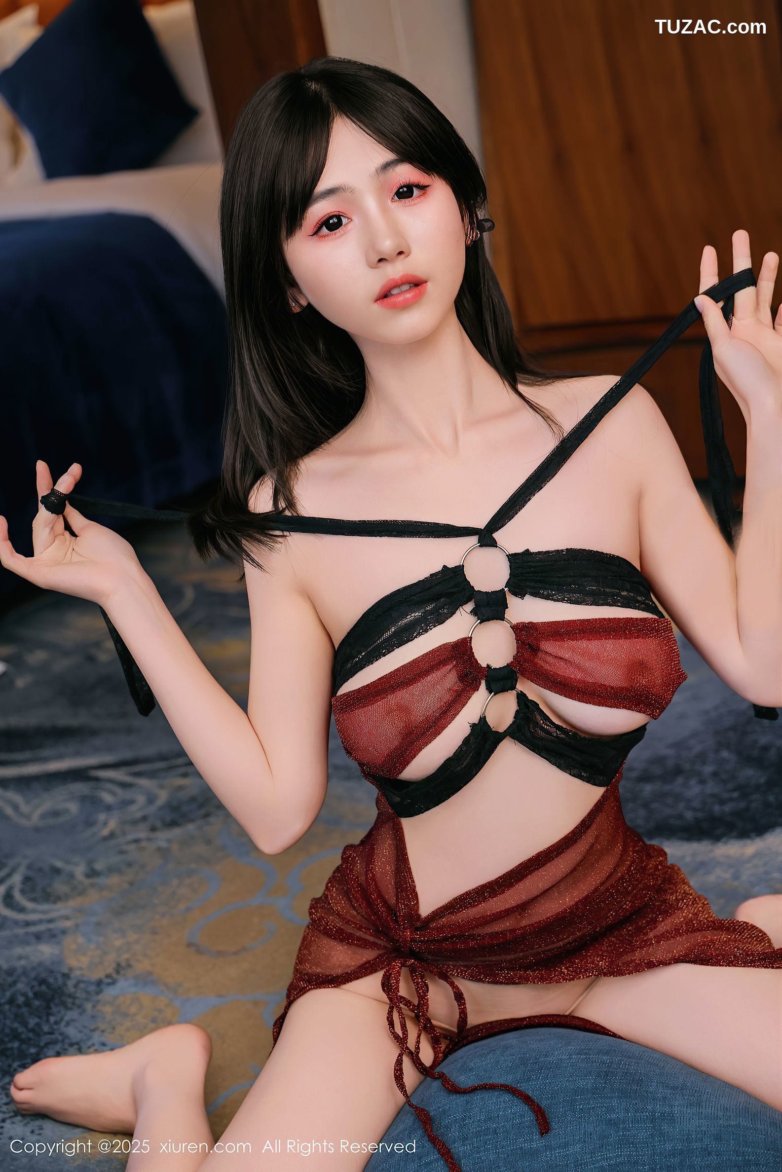 XiuRen秀人网-9804-奶芙乔乔-酒红礼服裙香肩长腿-2025.01.23