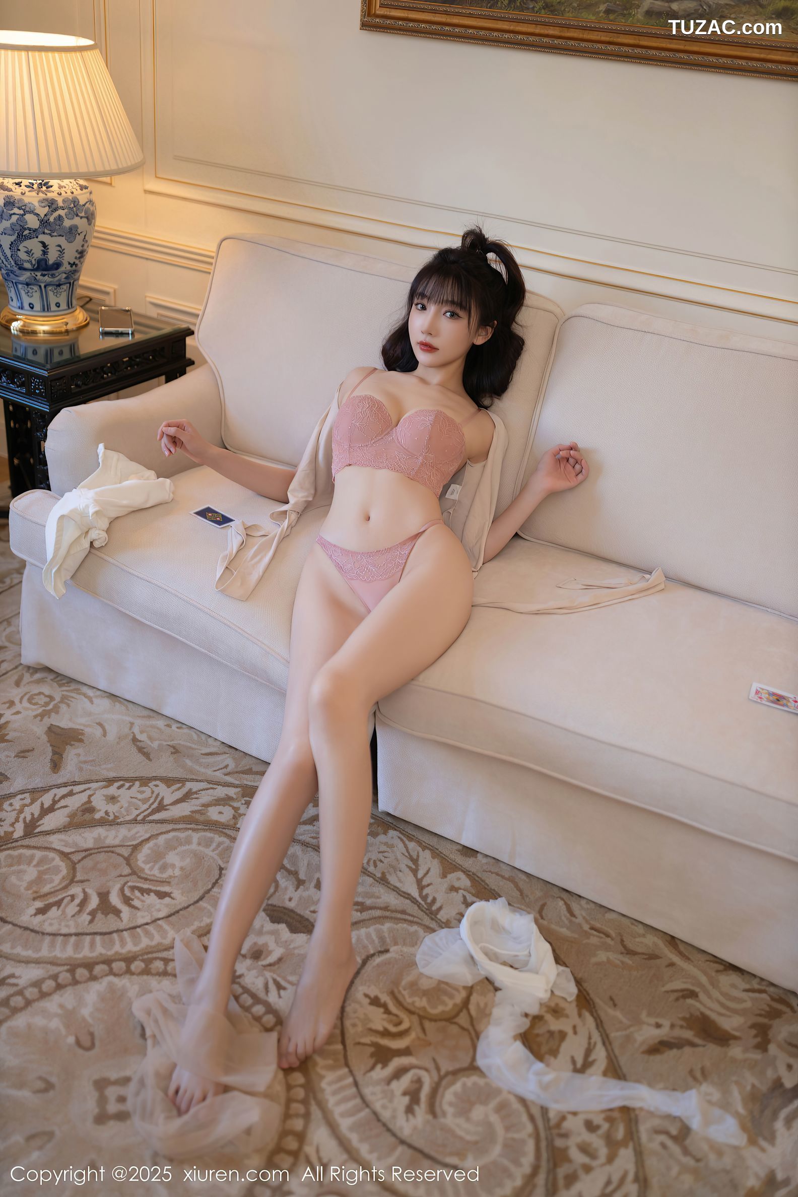 XiuRen秀人网-9806-陆萱萱-初梦瑶-白色连衣短裙粉色内衣姐妹花-2025.01.23